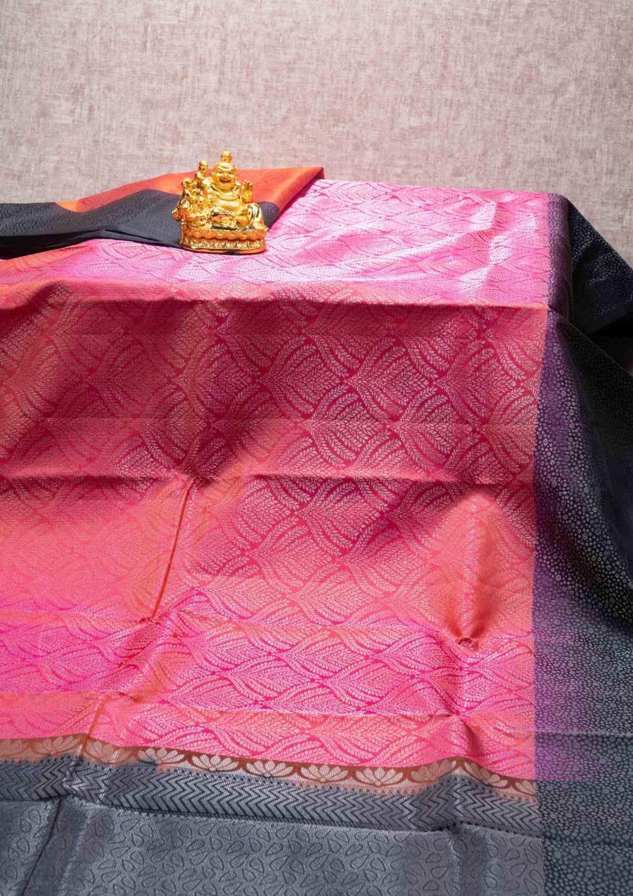 Kanjivaram Pure Silk Saree Dual Tone Red & Peach With Black Blouse