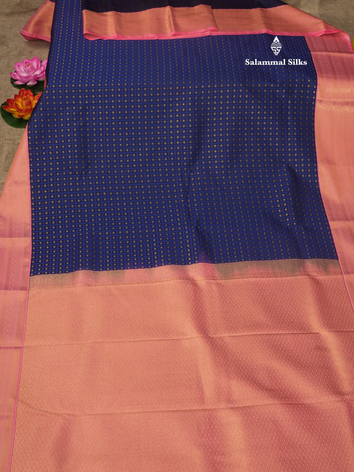 1000 Buttas Light Peach Semi Silk Saree With Contrast Bottle Green Border
