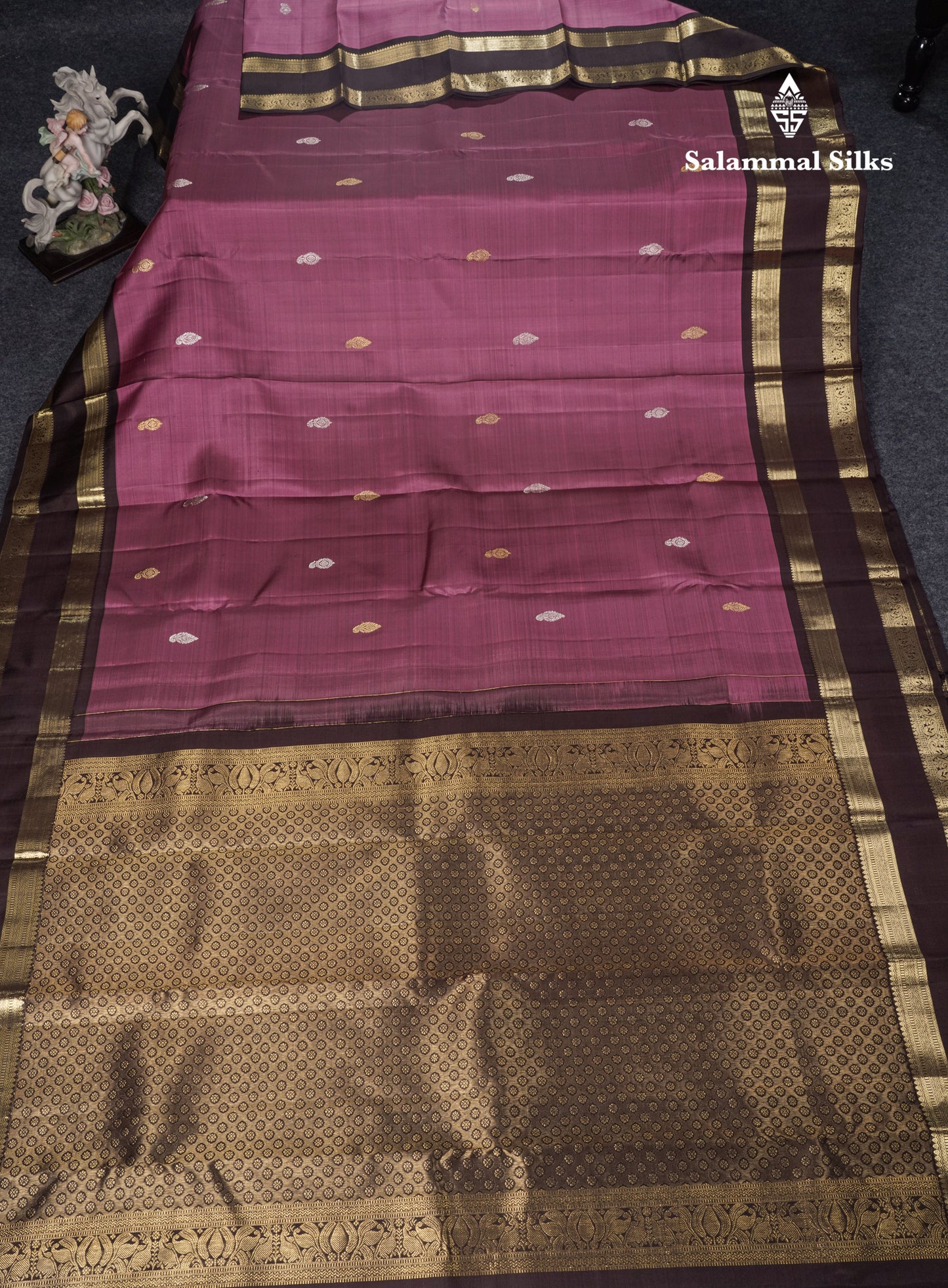 Dual Tone Maroon Pure Kanjivaram Silk Saree With Contrast Dark Brown Gap Border