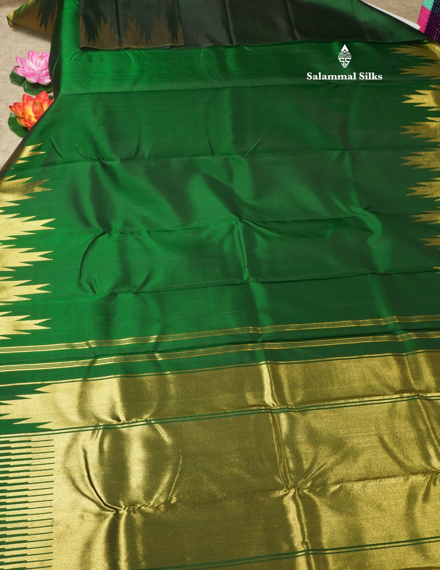 Bottle Green Plain 8 Kol Pure Kanjivaram Silk Saree with Traditional Temple Border