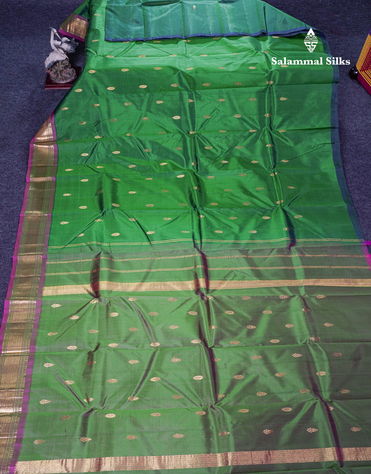 Dual Tone Green Pure Kanjivaram Silk Saree With Contrast Purple One Side Border