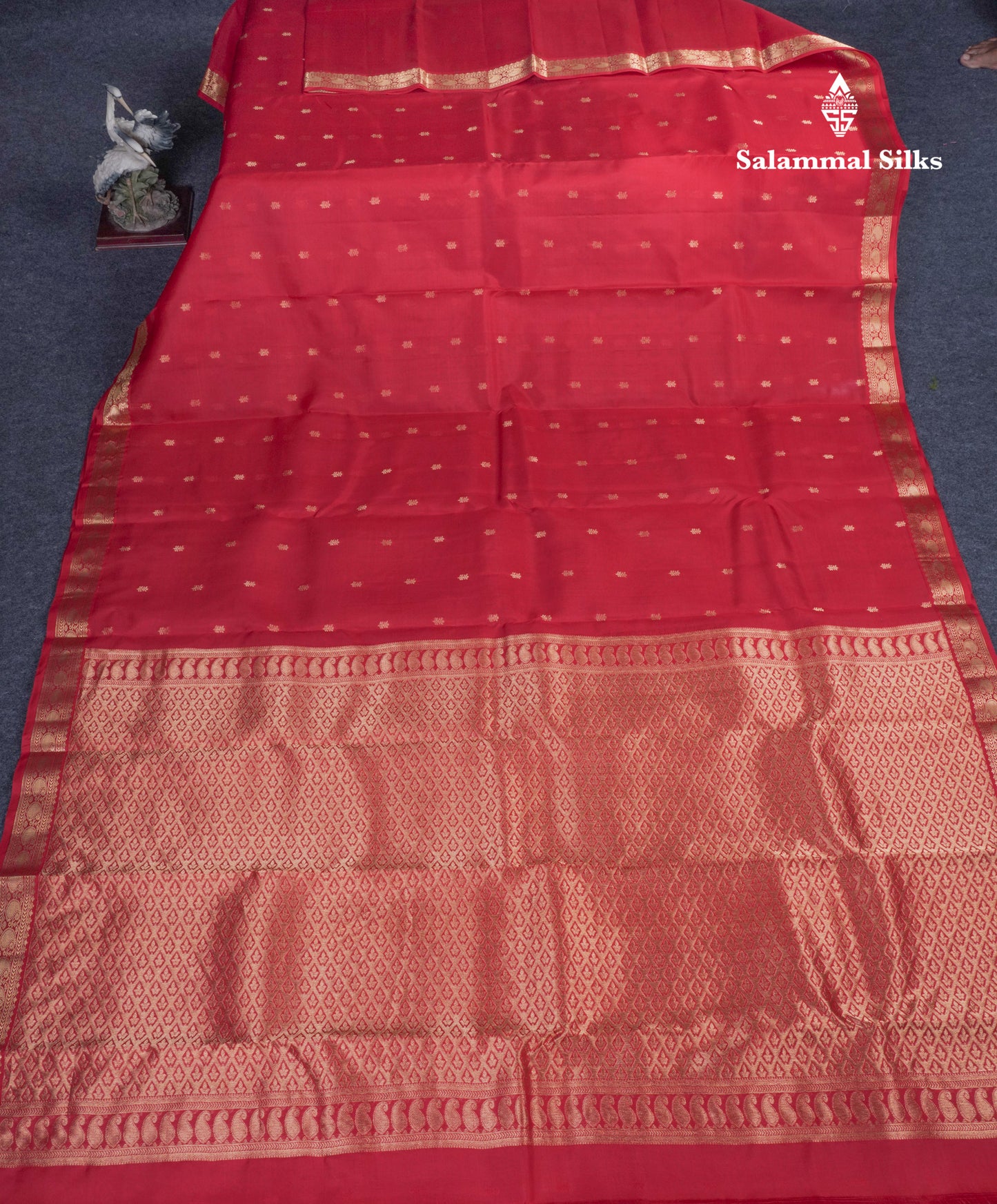 Chilly Red Pure Kanjivaram Silk Saree With Self Small Traditional Border