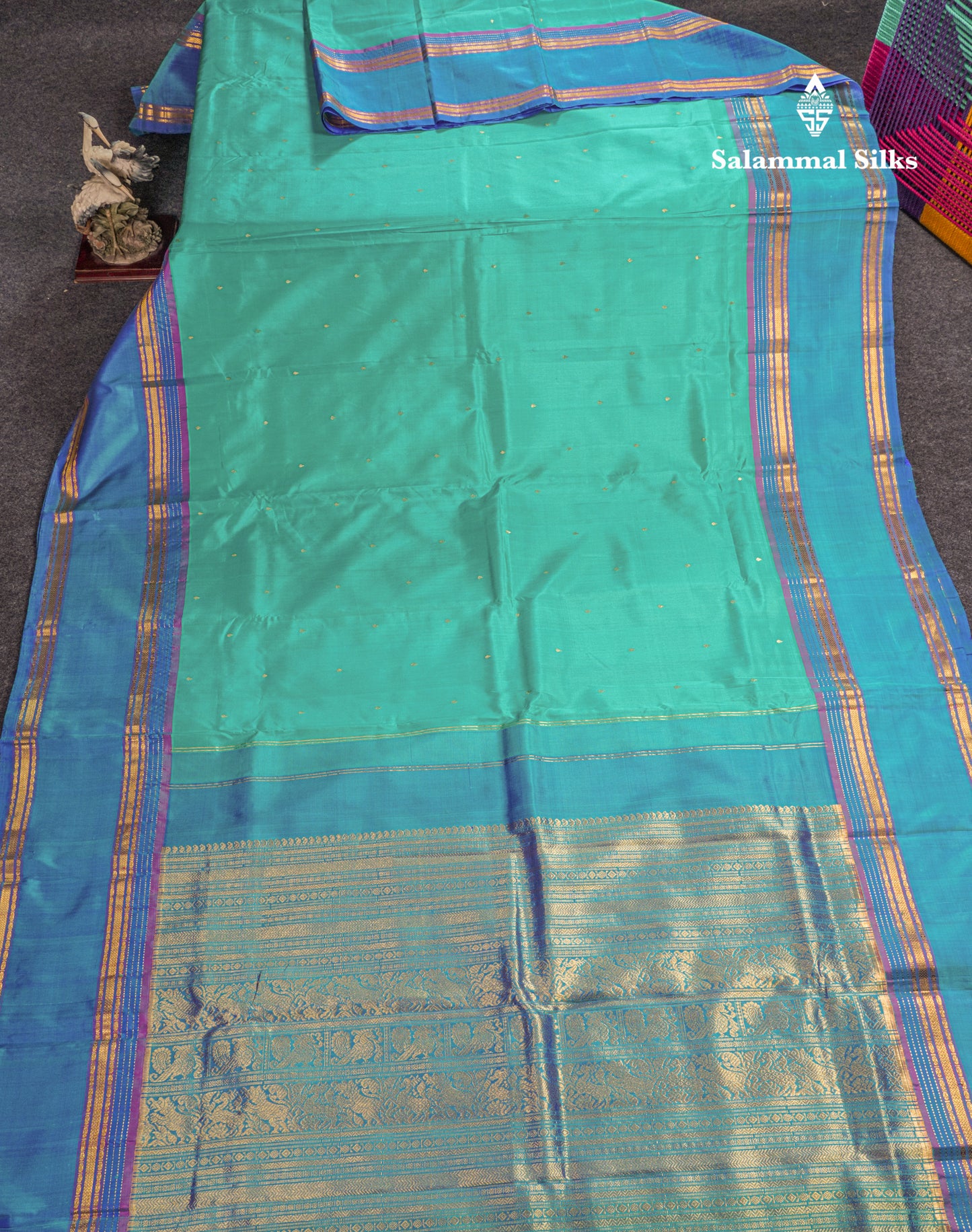 Dual Tone Sapphire Green Pure Kanjivaram Silk Saree With Contrast Dual Tone Blue Rettapet Double Border