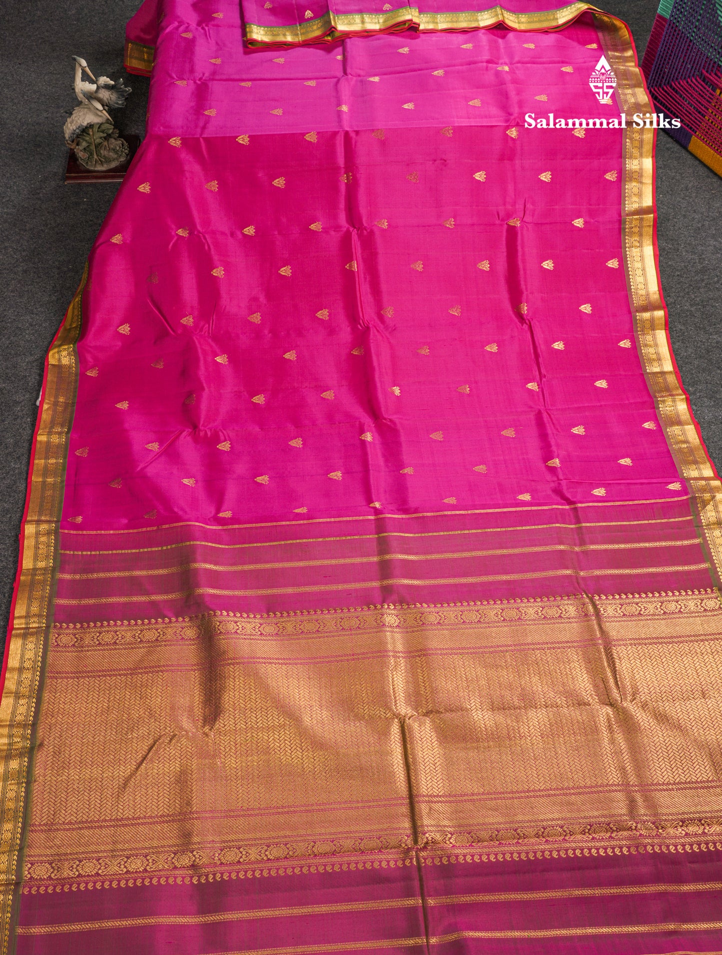 Pink Shade Pure Kanjivaram Silk Saree With Contrast Green Small Traditional Border