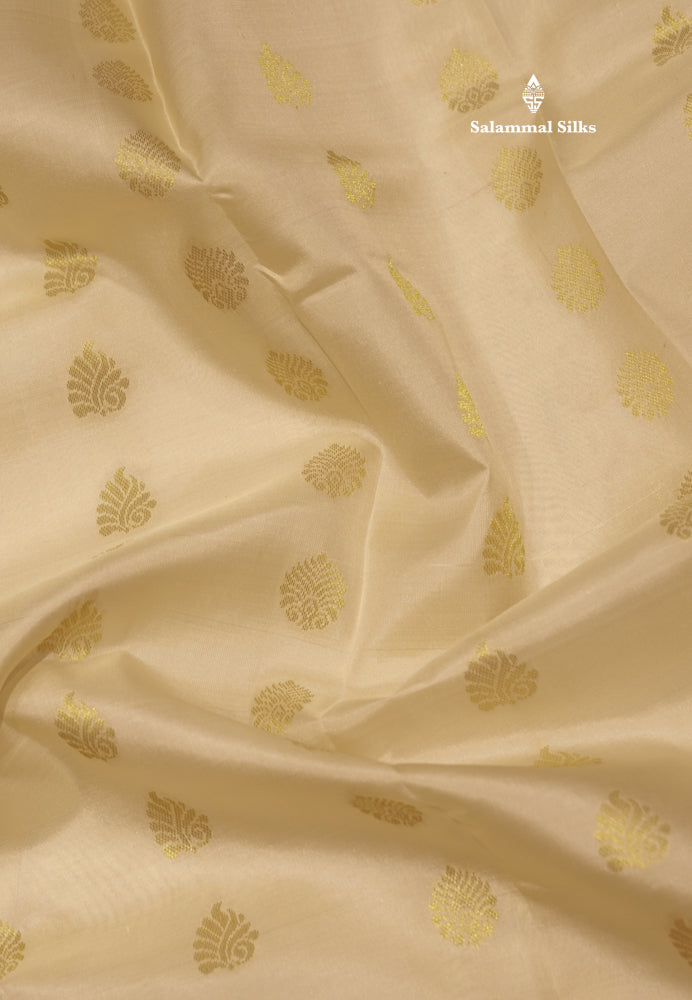 Half White Colour Pure Kanjivaram Silk Saree With Magenta Border