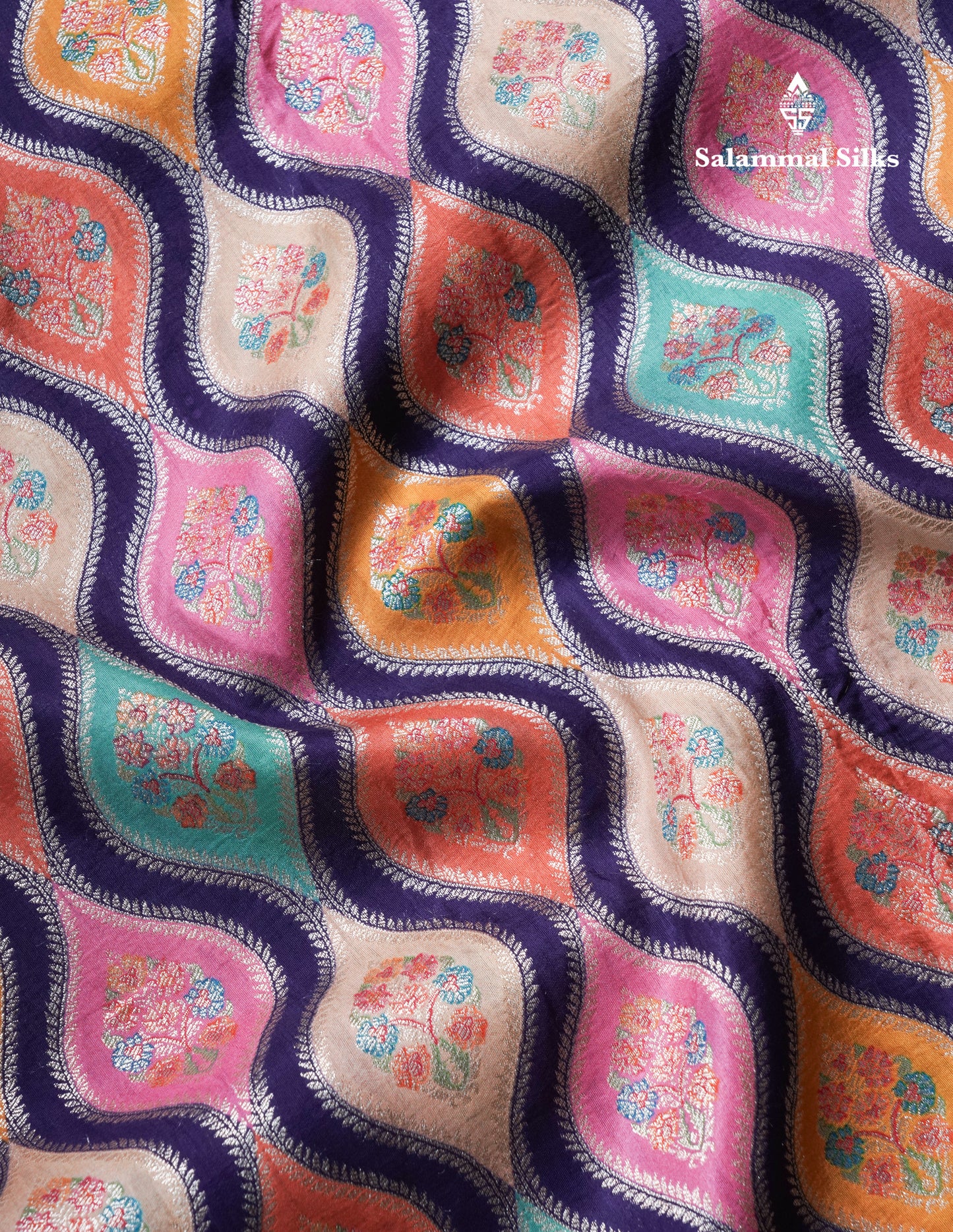 Black Wave Pattern Banarasi Semi Georgette Saree With Contrast Red Blouse