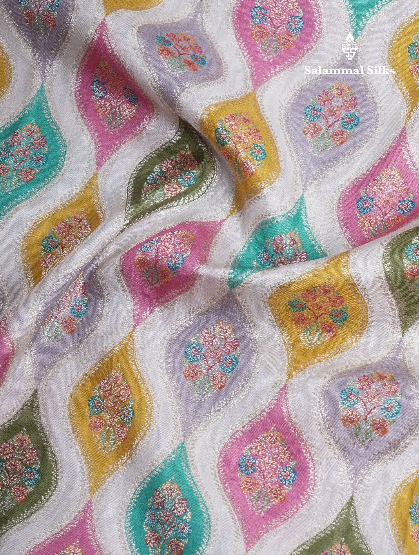 Black Wave Pattern Banarasi Semi Georgette Saree With Contrast Red Blouse