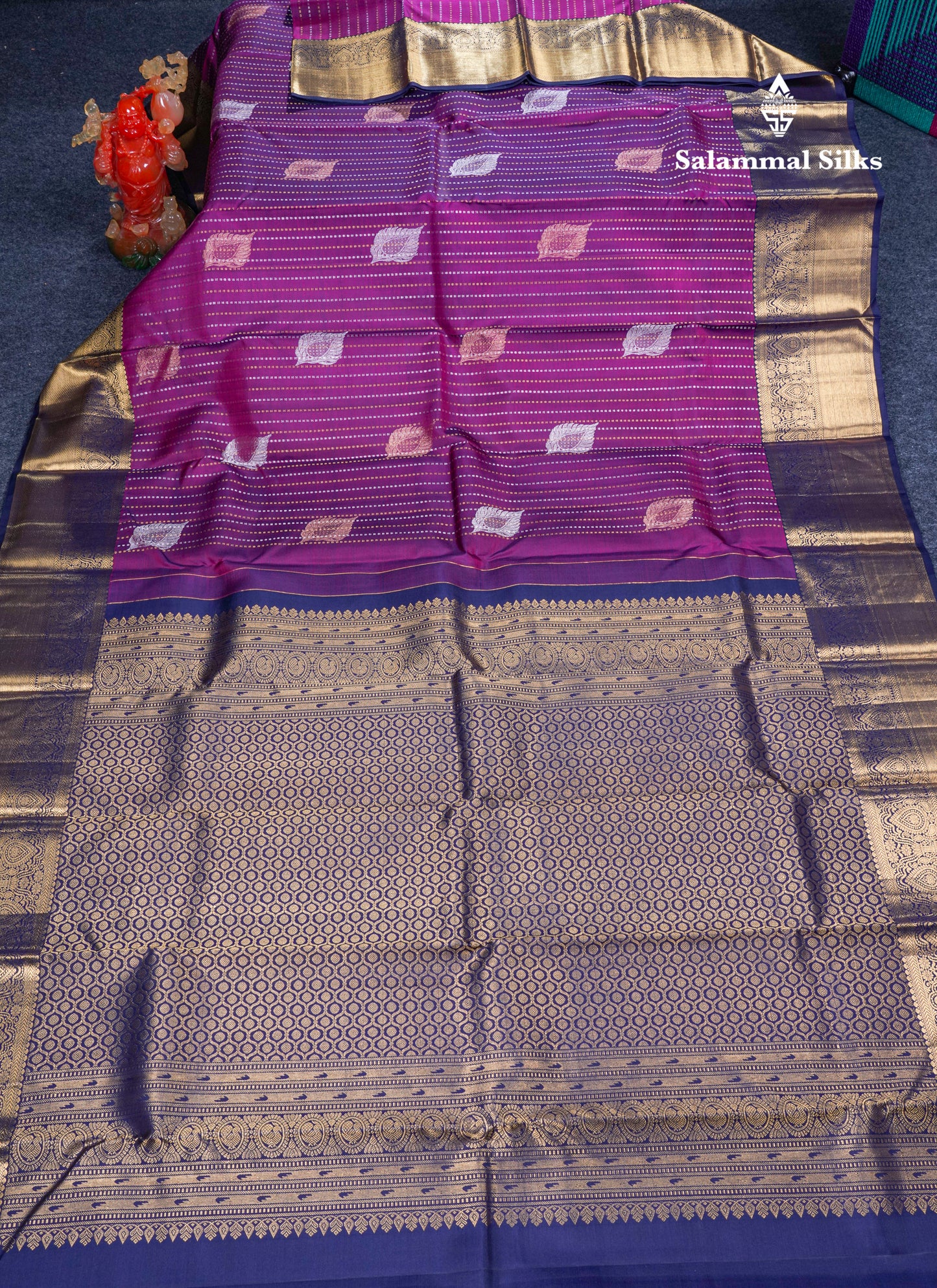 Magenta Pure Kanjivaram Silk Saree With Contrast Navy Blue Border