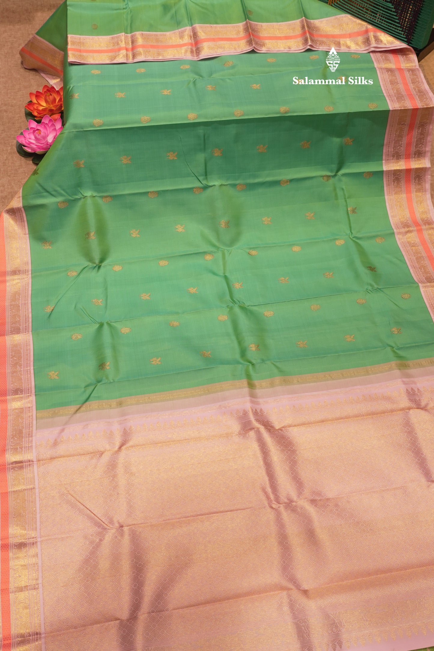 Korvai Rexona Green Colour Pure Kanjivaram Silk Saree With Contrast Baby Pink Border
