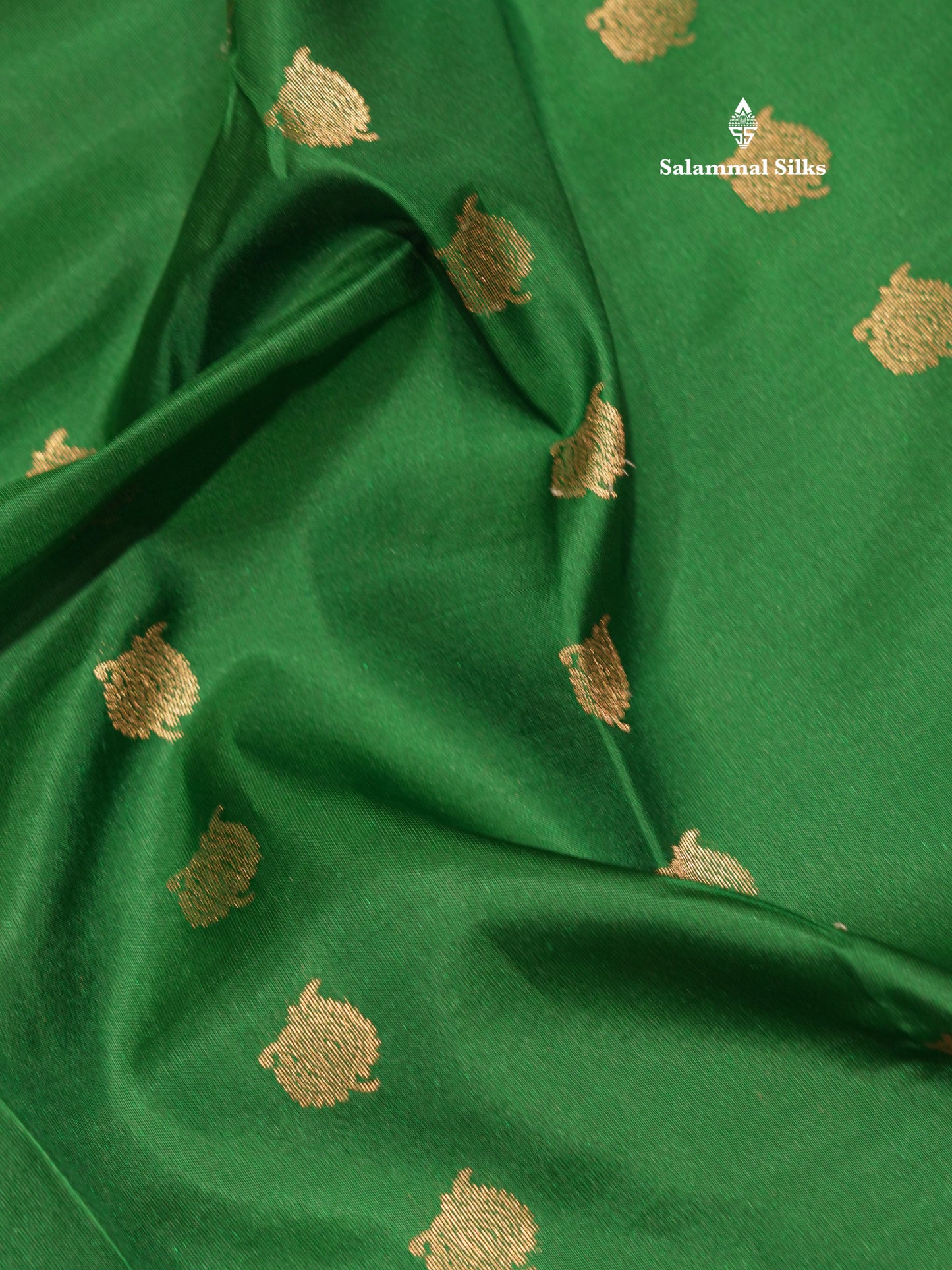 Bottle Green Colour Pure Kanjivaram Silk Saree With Contrast Red Border