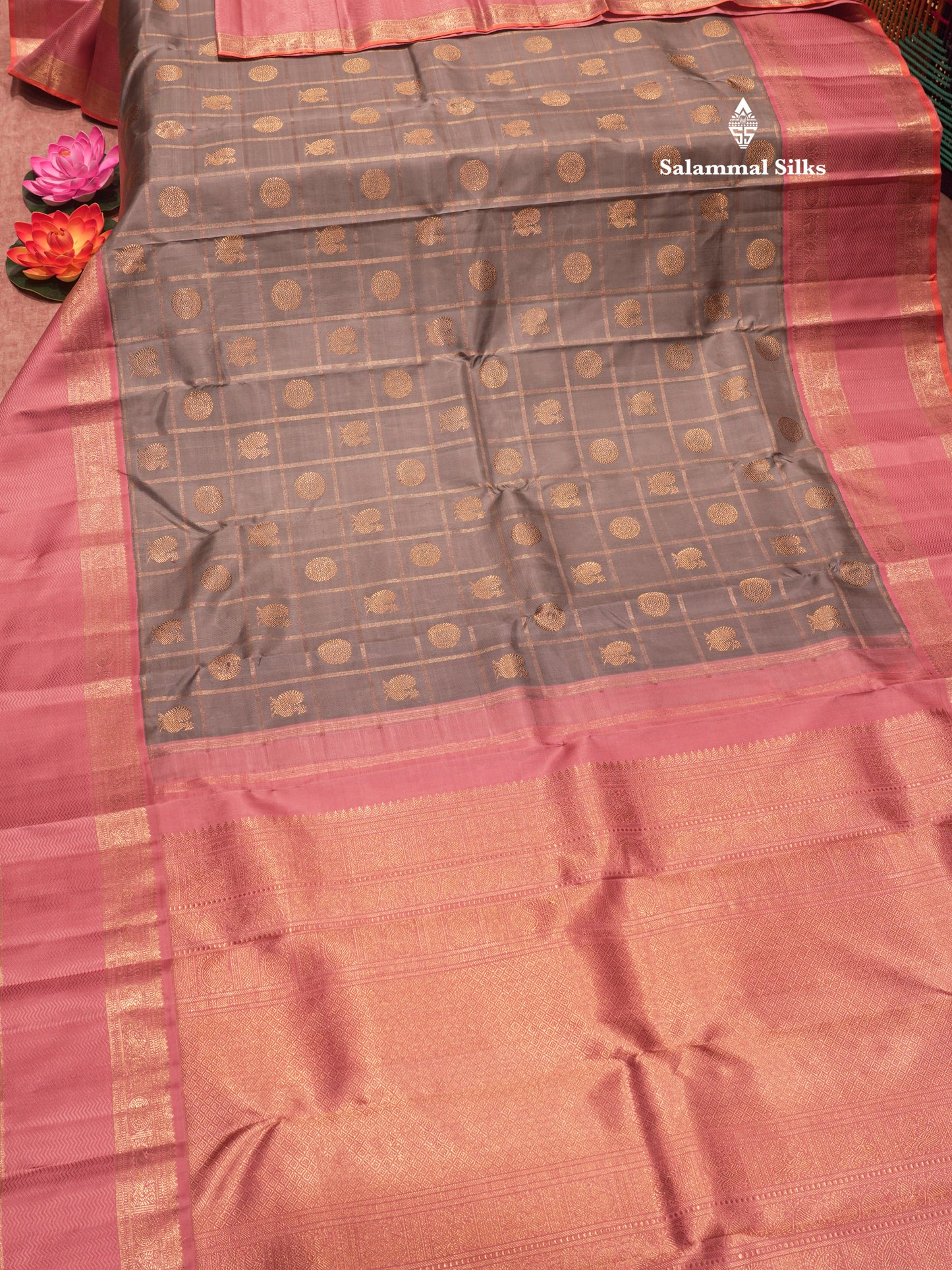 Kanjivaram Beautiful Grey Checks Mayil Chakkaram Traditional 3G Zari Pure Silk Saree With Baby Pink Border