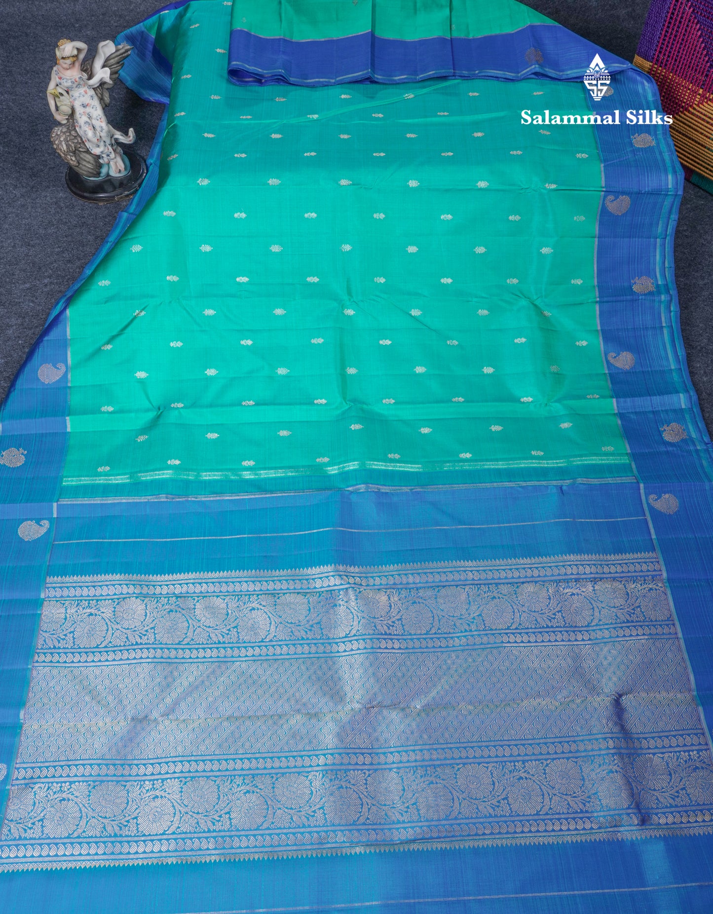 Dual Tone Sapphire Green Pure Kanjivaram Silk Saree Pure Zari with Contrast Blue Traditional Rettapet Border