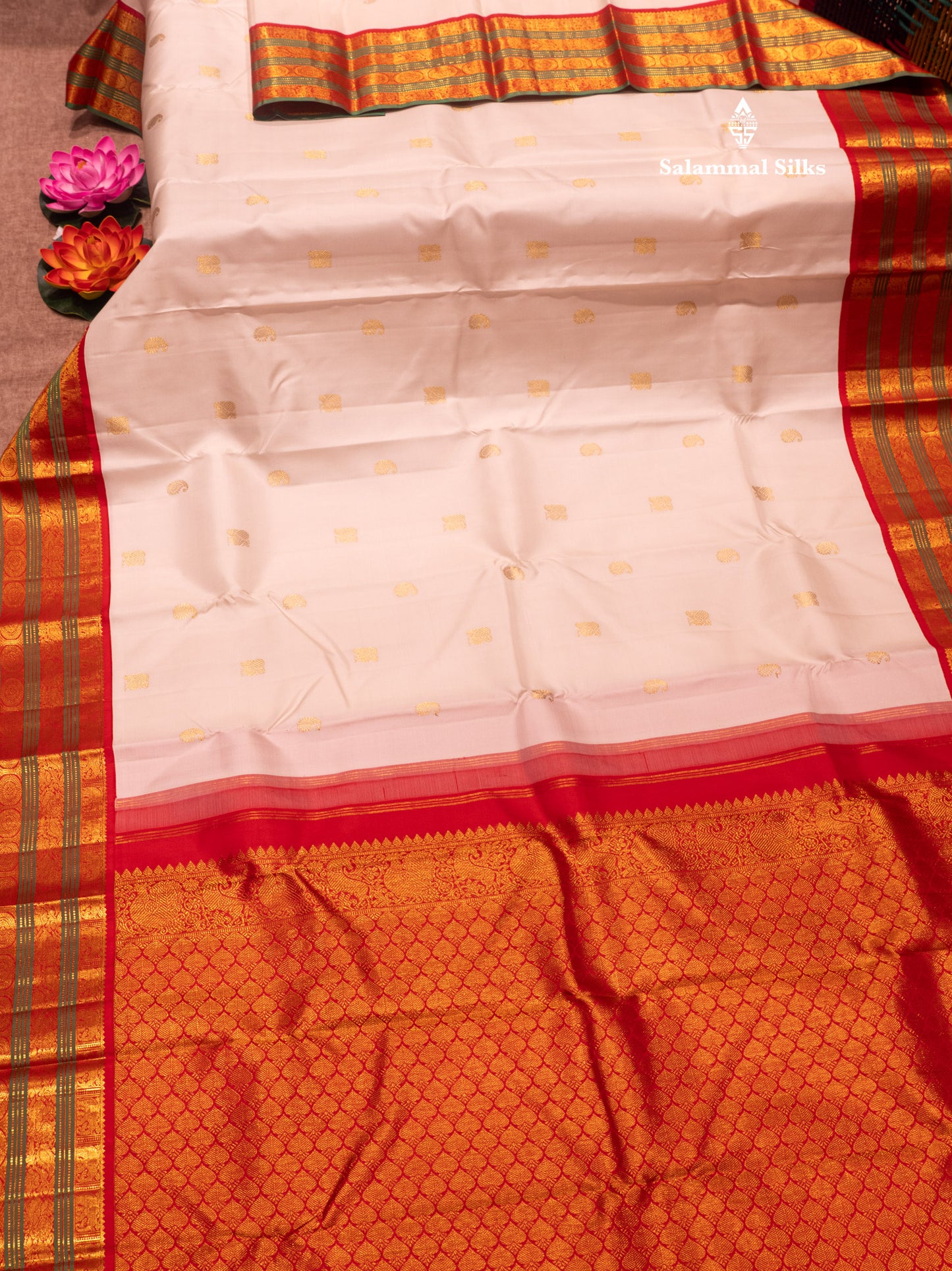 White Colour Pure Kanjivaram Silk Saree With Traditional Red Double Border