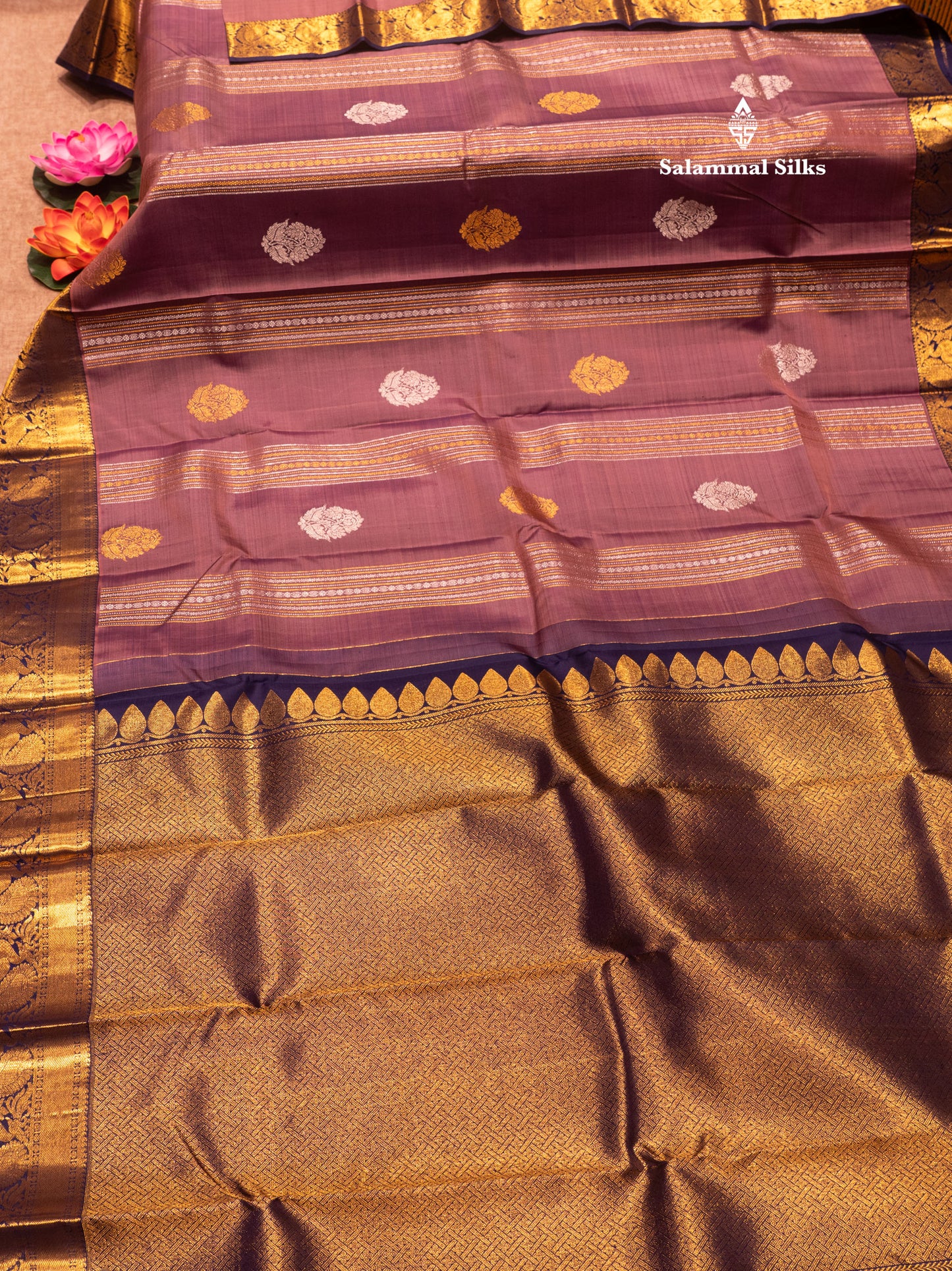Kanjivaram Beautiful onion pink Colour Pure Silk Saree With Navy Blue Border