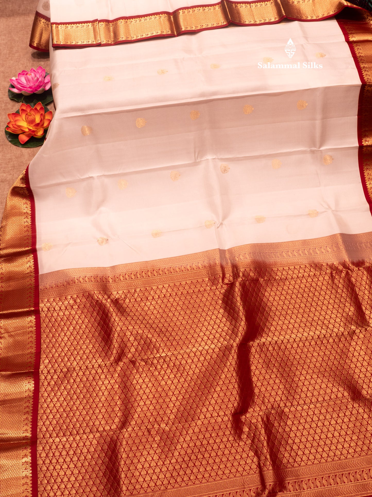 White Colour Pure Kanjivaram Silk Saree With Contrast Maroon Border