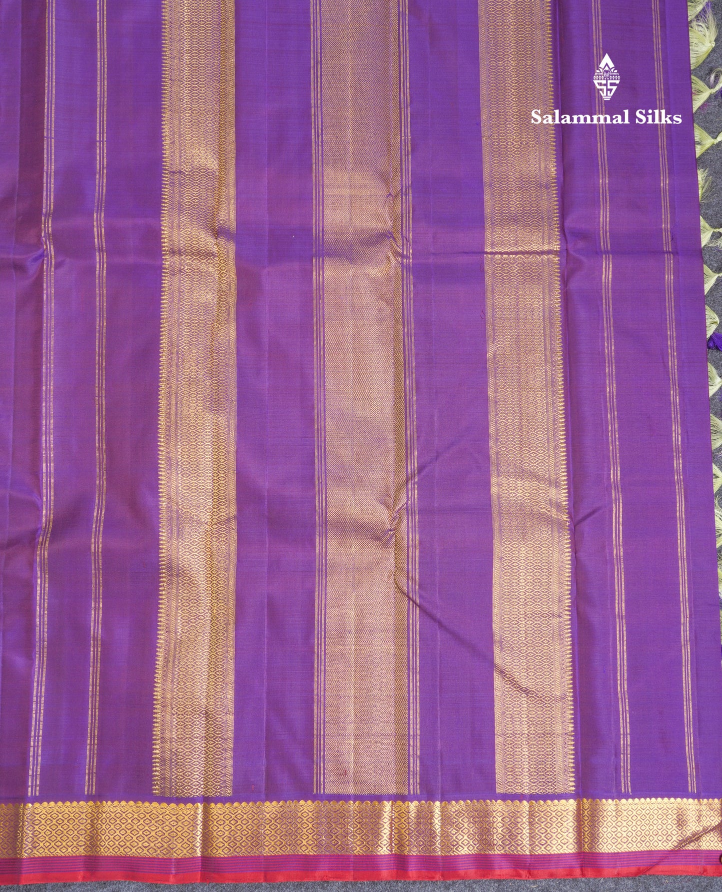 Dual Tone Green Shade Pure Kanjivaram Silk Saree With Contrast Dark Purple Small Border