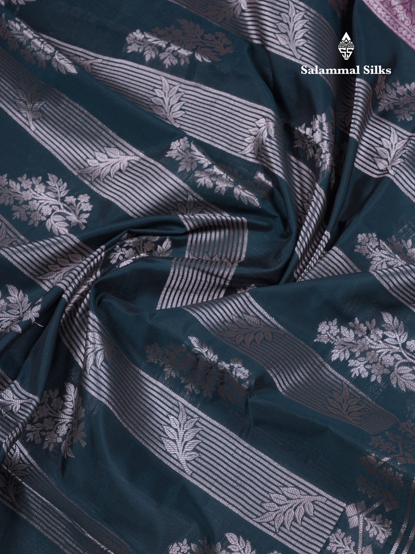 Bottle Green Semi Soft Silk Saree With Contrast Magenta Small Border