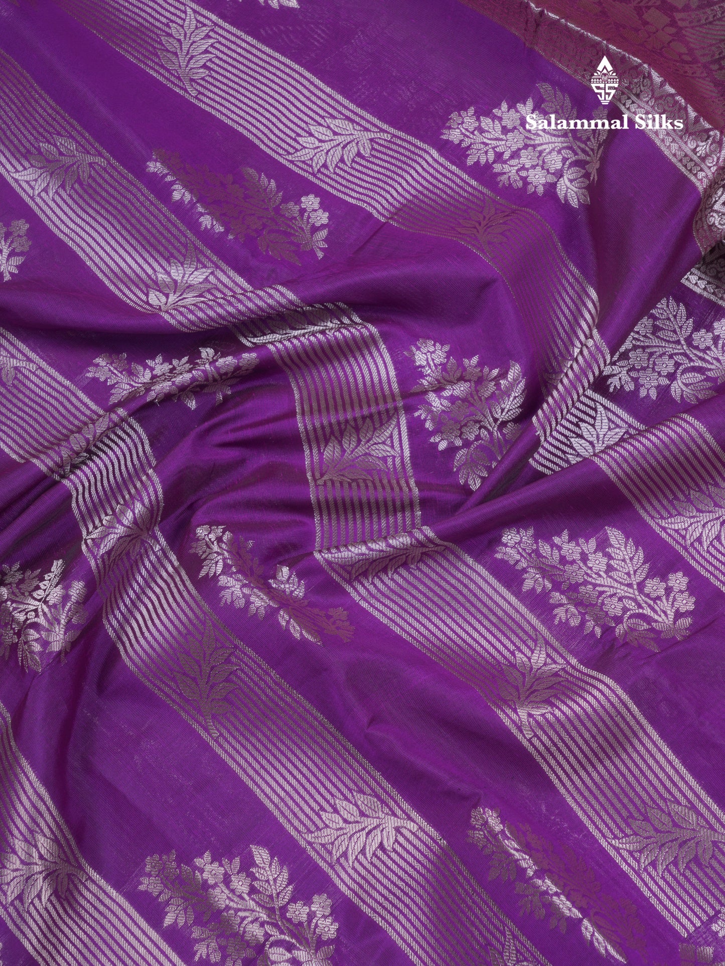 Bottle Green Semi Soft Silk Saree With Contrast Magenta Small Border