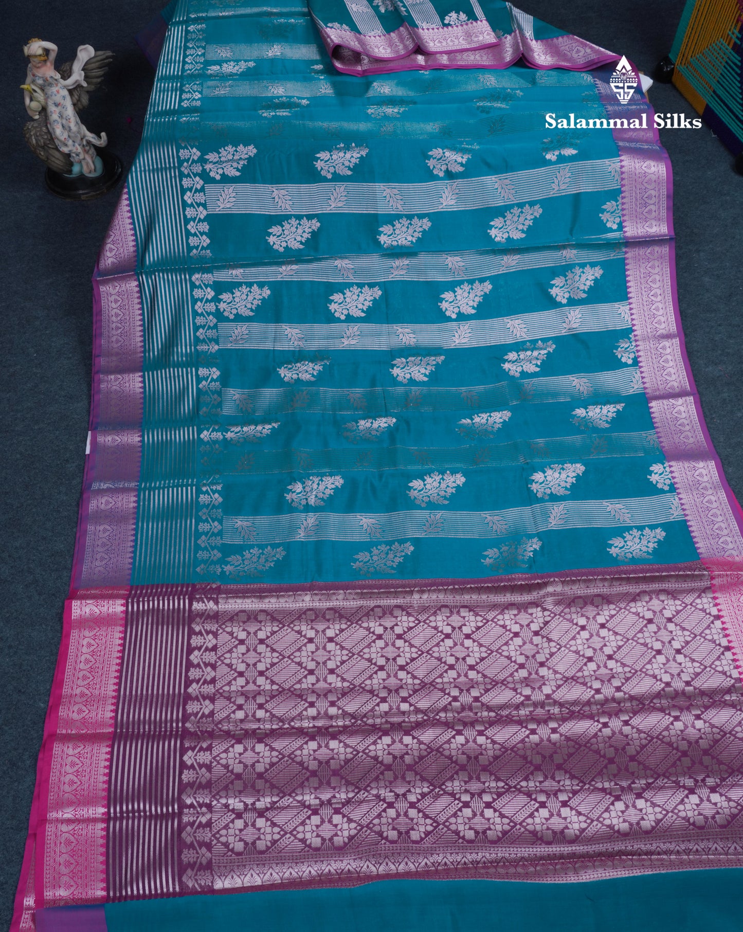 Bottle Green Semi Soft Silk Saree With Contrast Magenta Small Border