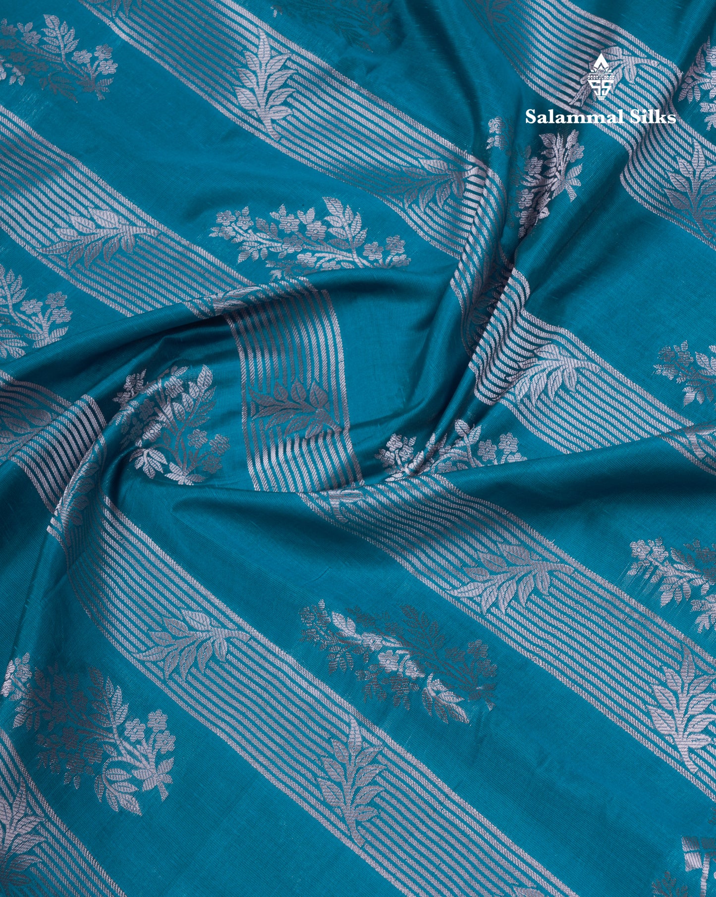 Bottle Green Semi Soft Silk Saree With Contrast Magenta Small Border