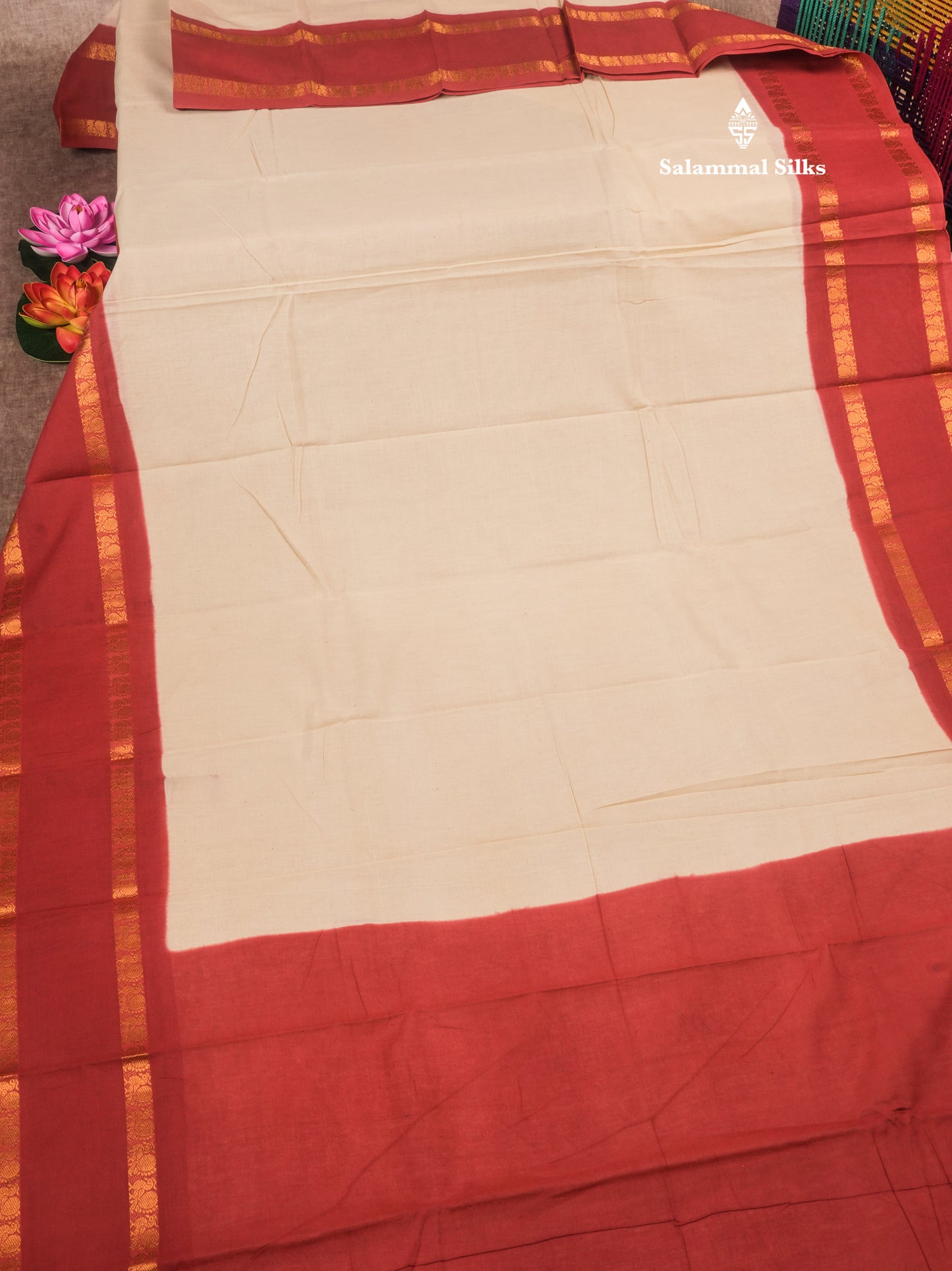 Reddish Pink Pure Sungudi Cotton Saree With Contrast Sapphire Green Gap Border