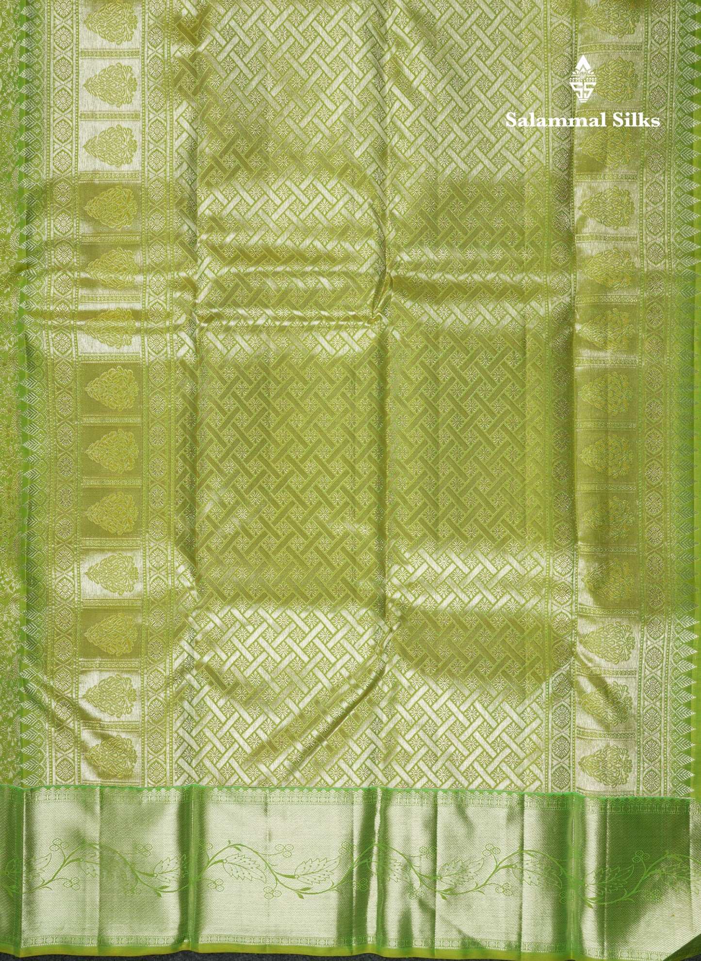 Dual Tone Light Green Bridal Pure Kanjivaram Silk Saree With Contrast Green Border