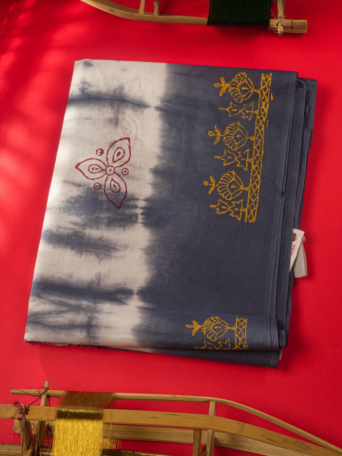 White Batik Print Sungudi Pure Cotton Saree With Contrast Grey Border