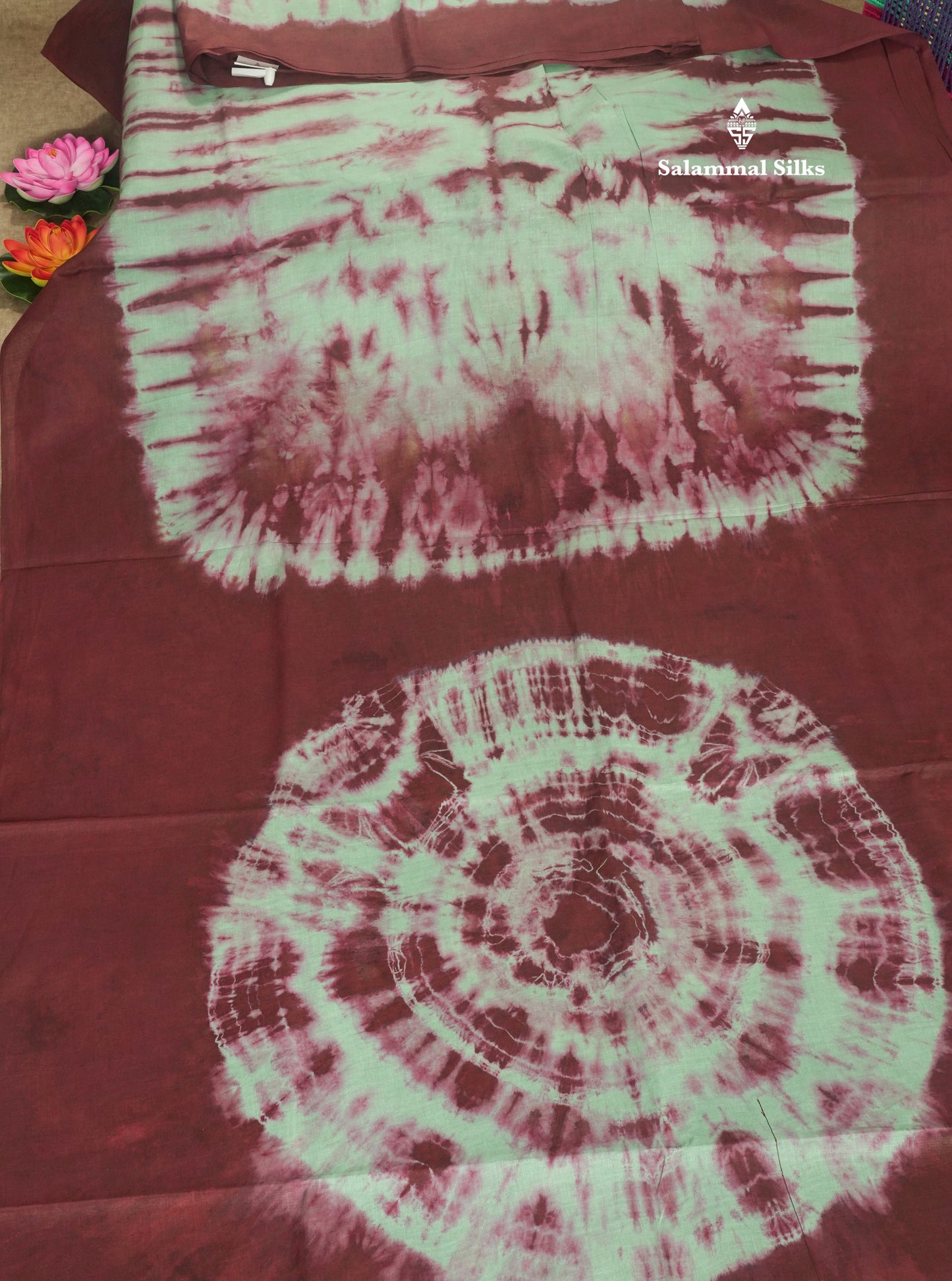 White Batik Print Sungudi Pure Cotton Saree With Contrast Grey Border