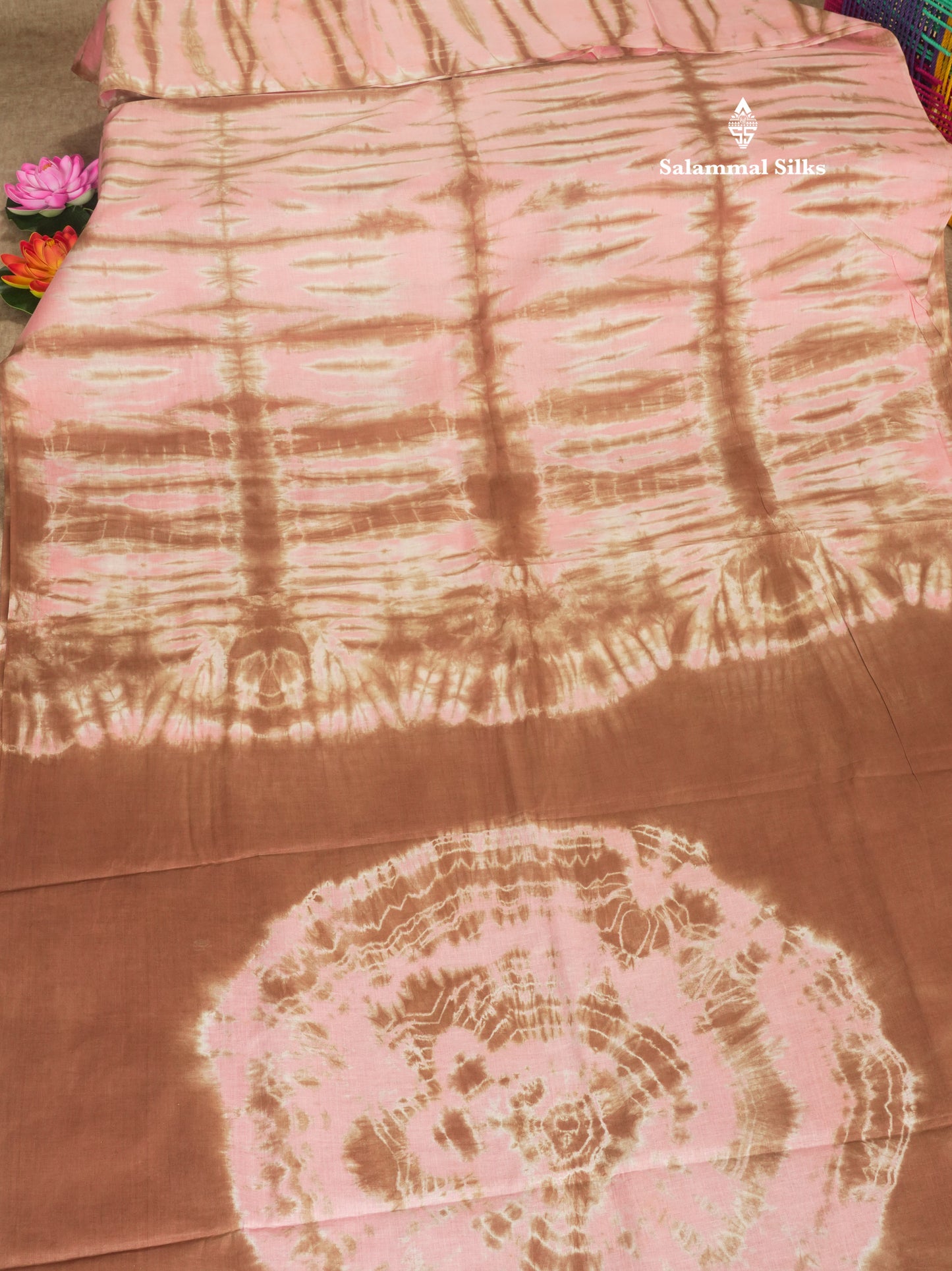 White Batik Print Sungudi Pure Cotton Saree With Contrast Grey Border