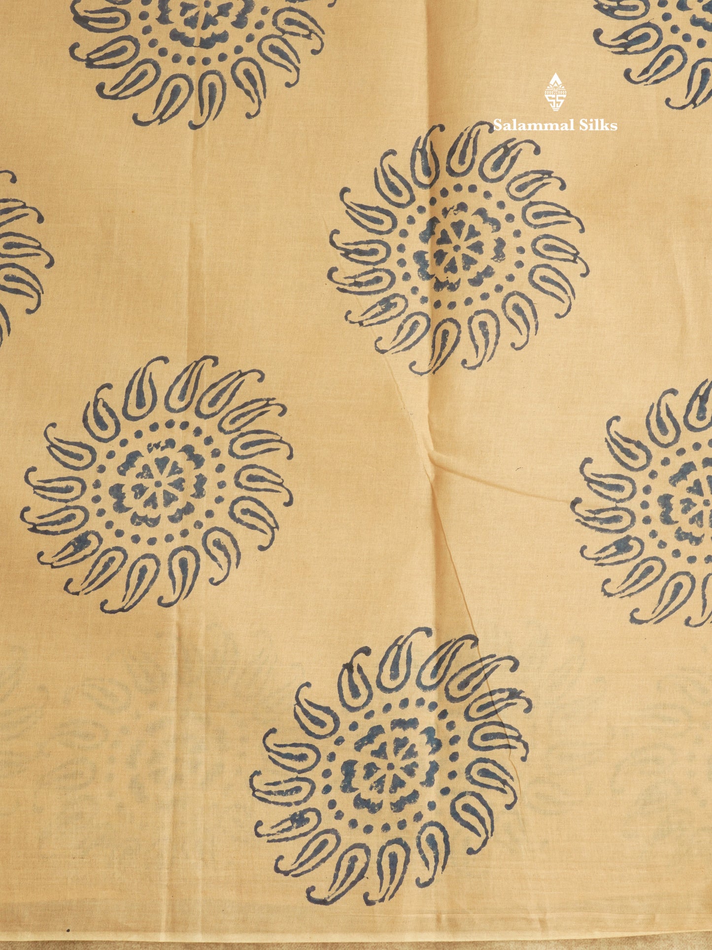 White Batik Print Sungudi Pure Cotton Saree With Contrast Grey Border