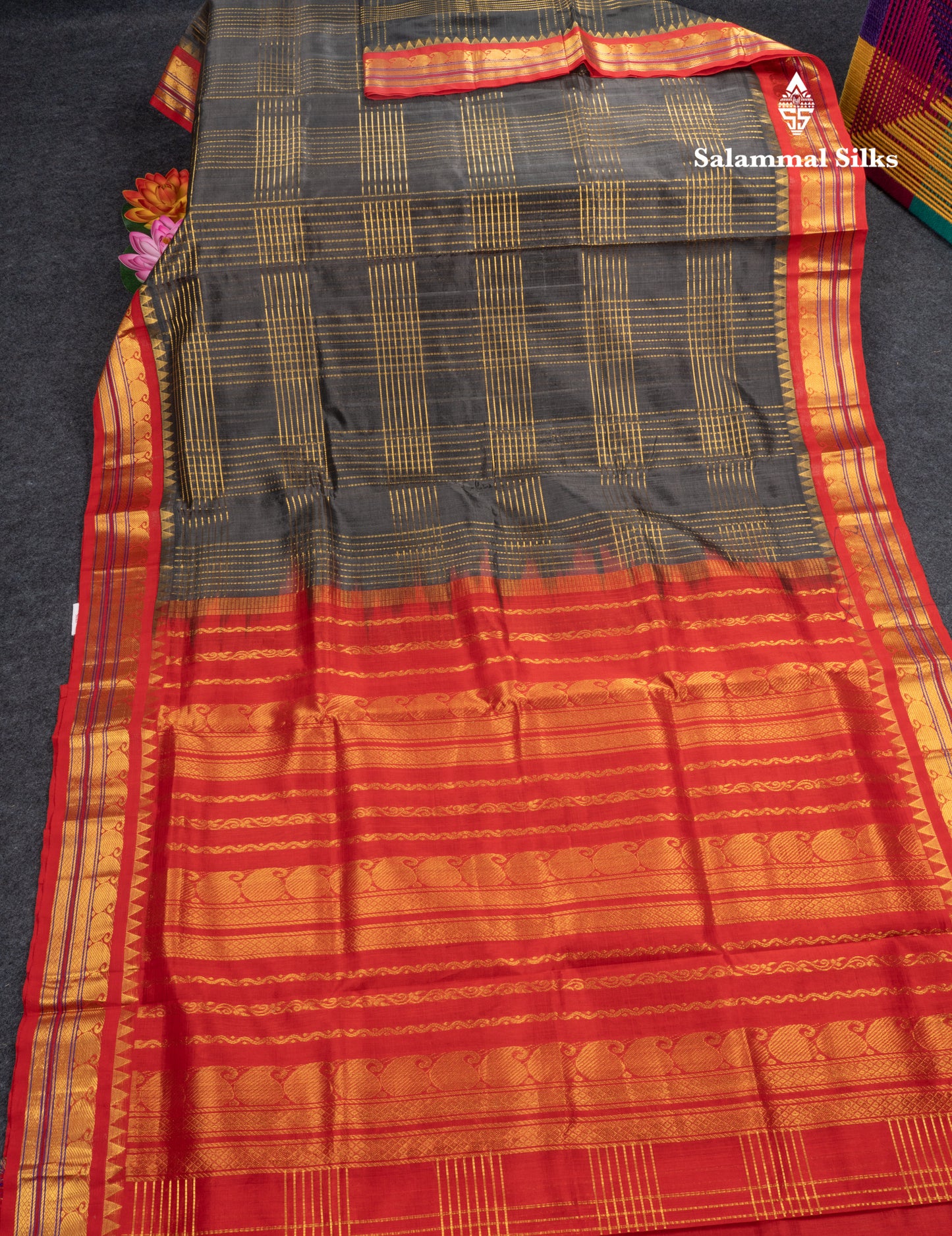 Koravi Grey Pure Silk Cotton Saree With Contrast Chilly Red Traditional Border