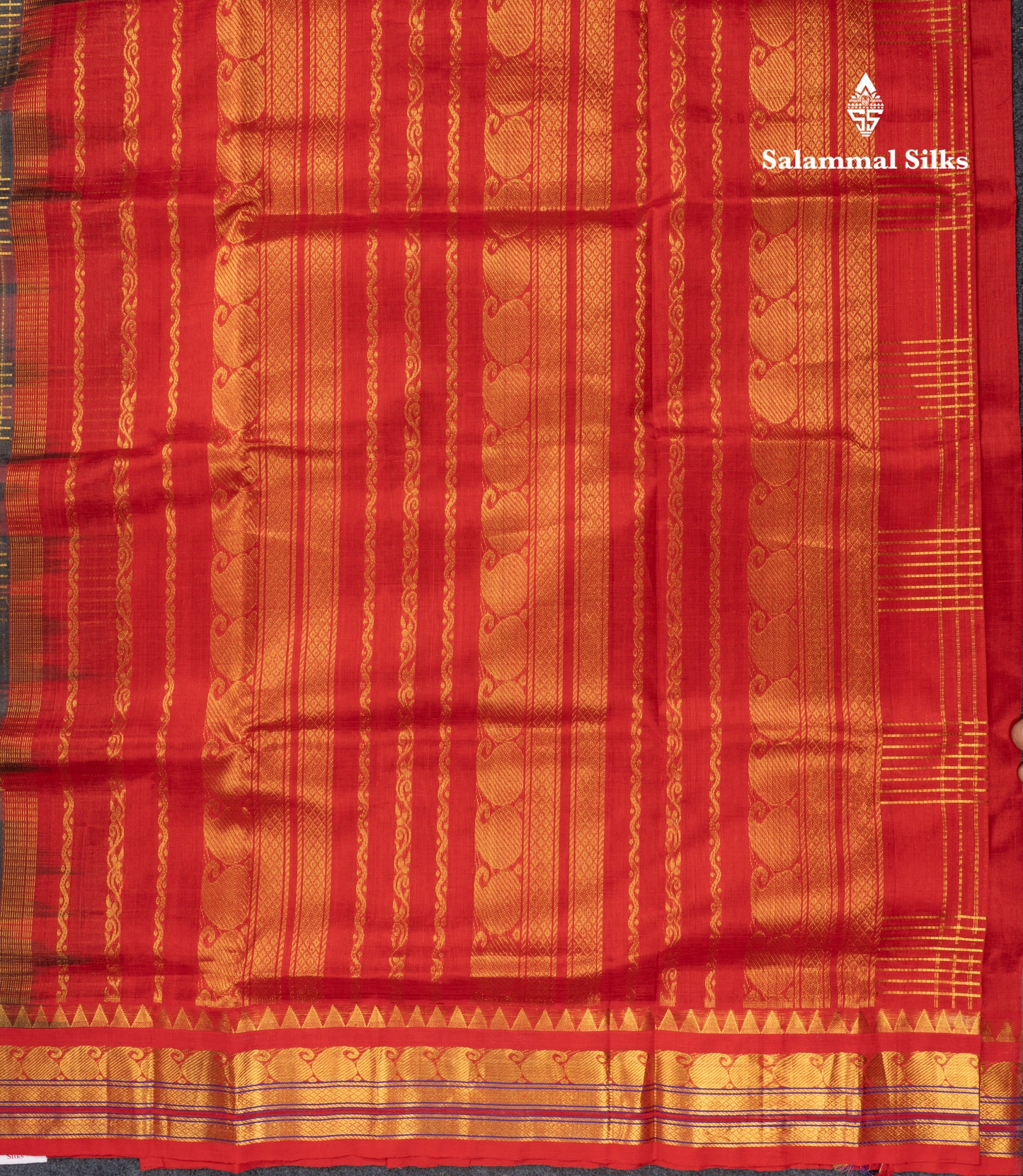 Koravi Grey Pure Silk Cotton Saree With Contrast Chilly Red Traditional Border
