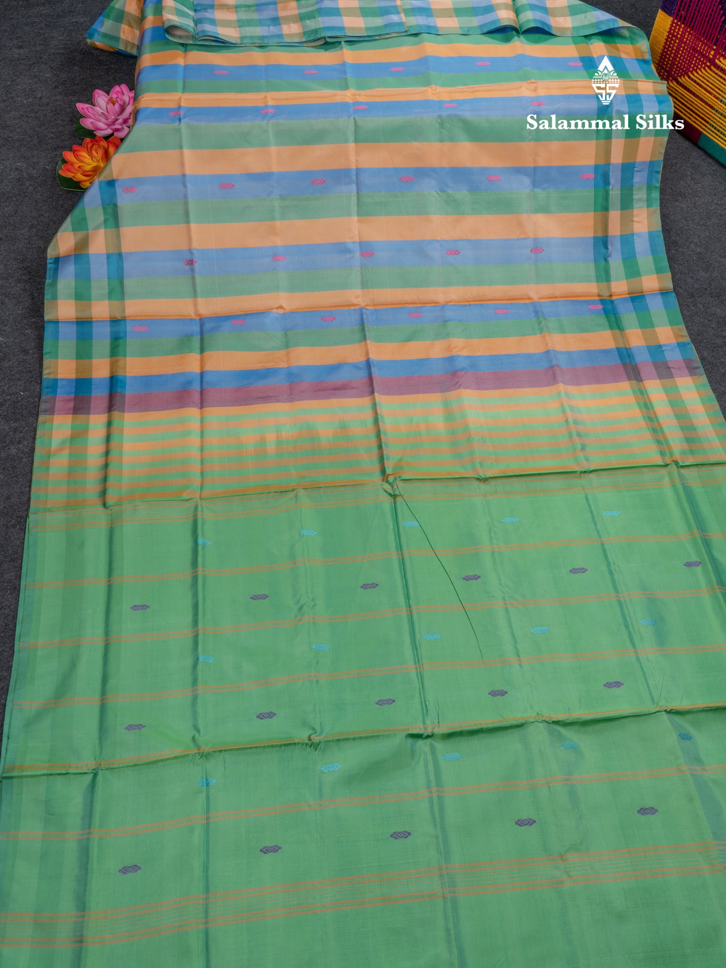 MultiColour Banana Pinth Saree (Vaazhainaar Pattu) With Contrast Dual Tone Light Lavender Blouse