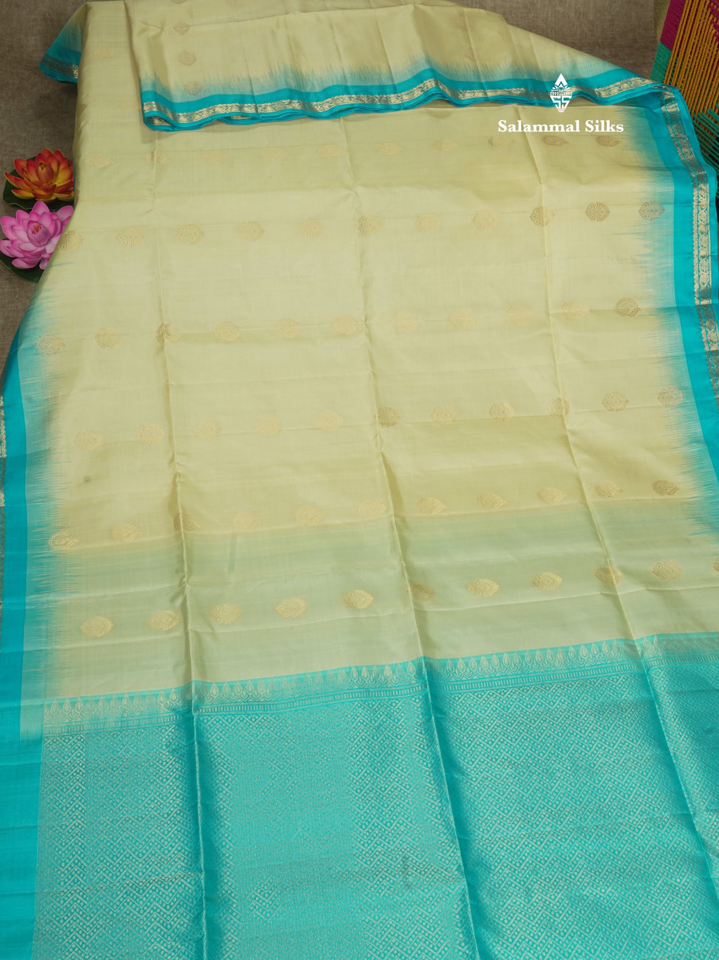 Half White Pure Kanjivaram Soft Silk Saree With Contrast Sky Blue Small Traditional Border
