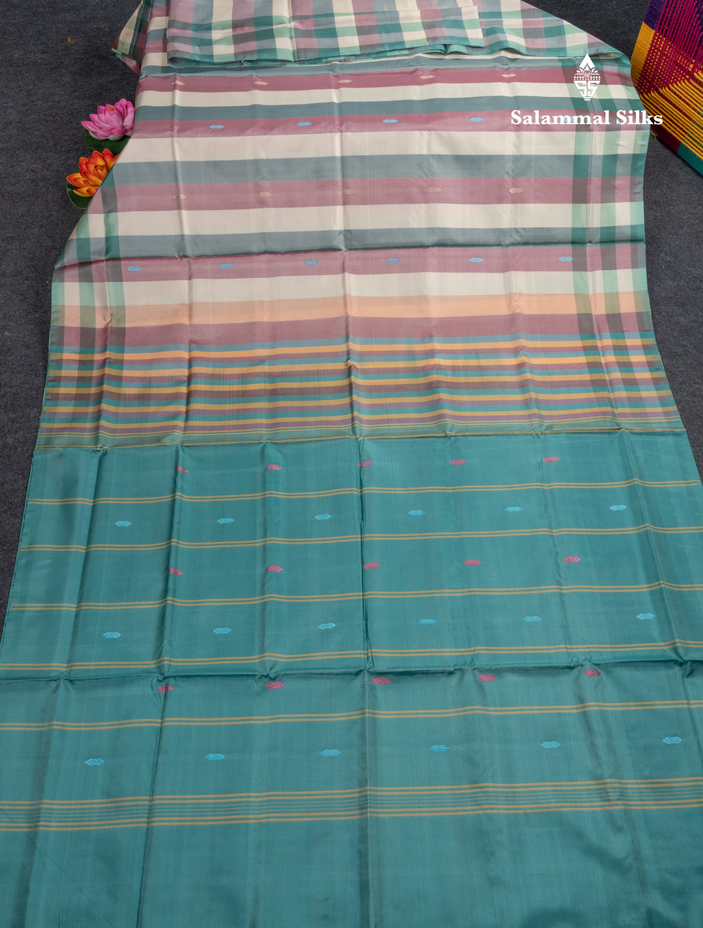 MultiColour Banana Pinth Saree (Vaazhainaar Pattu) With Contrast Dual Tone Light Lavender Blouse