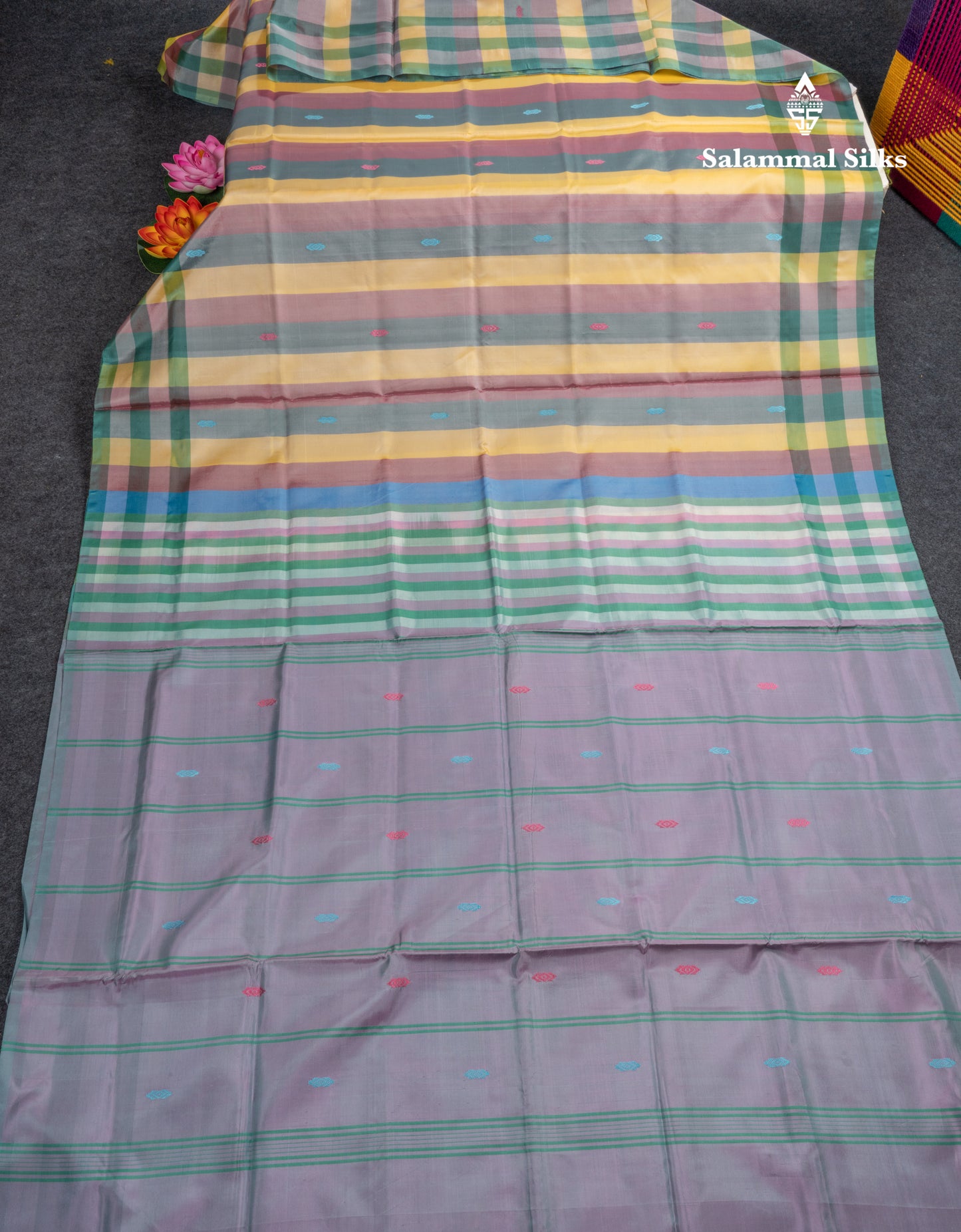 MultiColour Banana Pinth Saree (Vaazhainaar Pattu) With Contrast Dual Tone Light Lavender Blouse