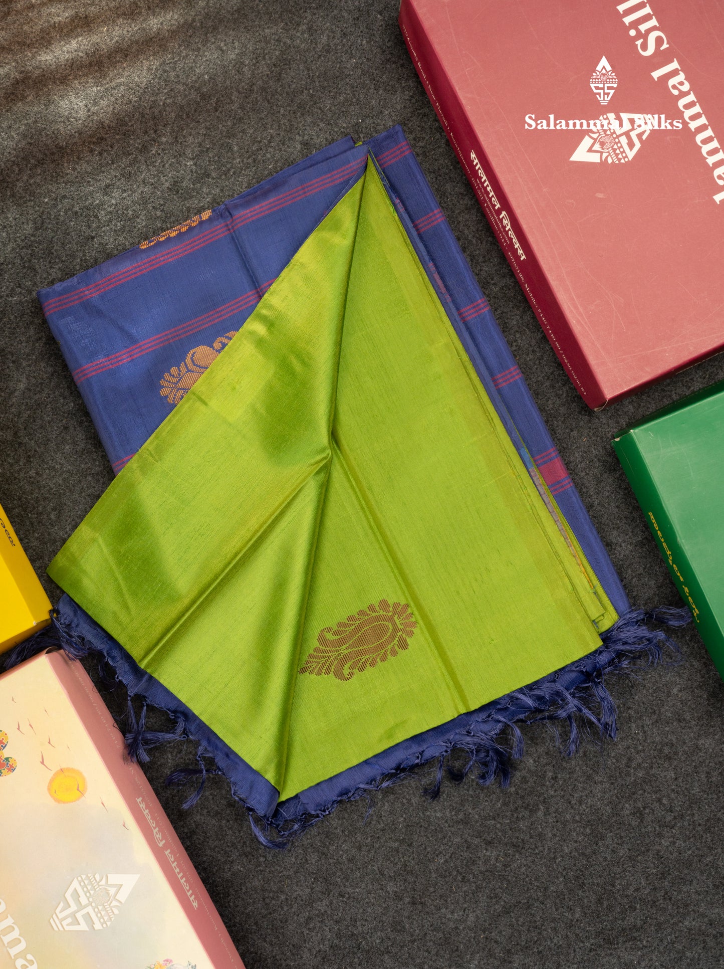 Parrot Green Banana Pinth Saree (Vaazhainaar Pattu) With Contrast Violet Blouse