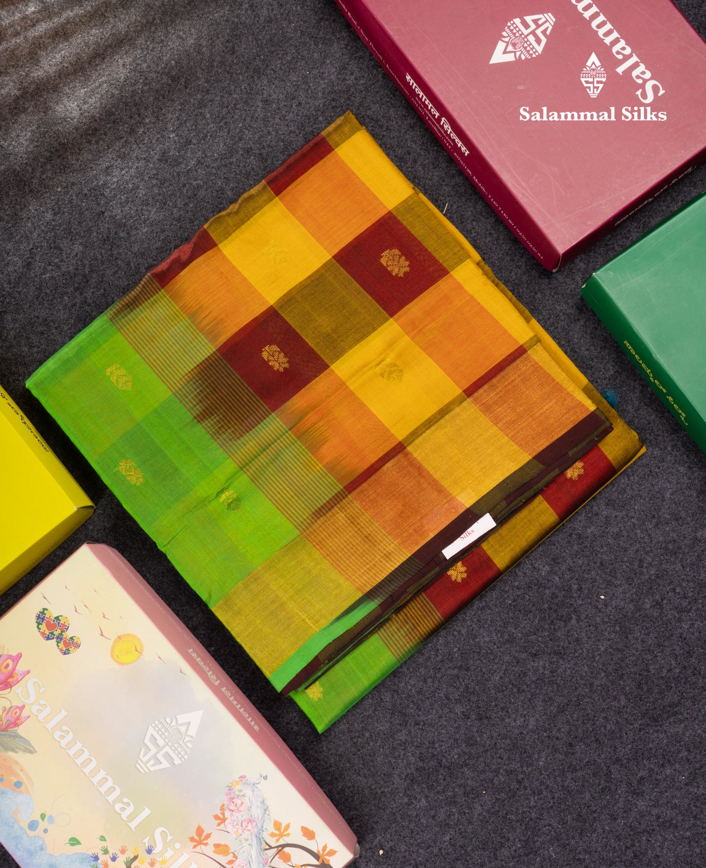 Paalum Pazham Checks Pure Silk Cotton Saree With Contrast Parrot Green Pallu