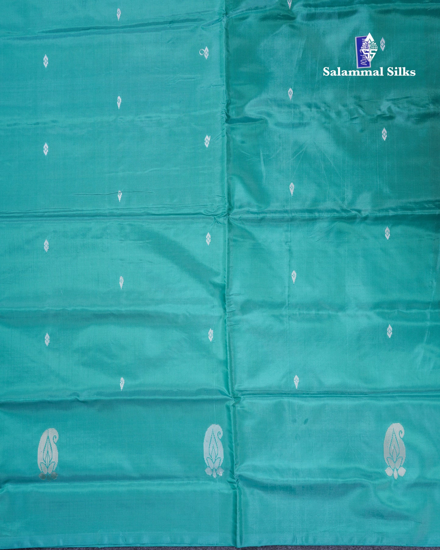 Beige Banana Pinth Saree (Vaazhainaar Pattu) With Contrast Sapphire Green Blouse