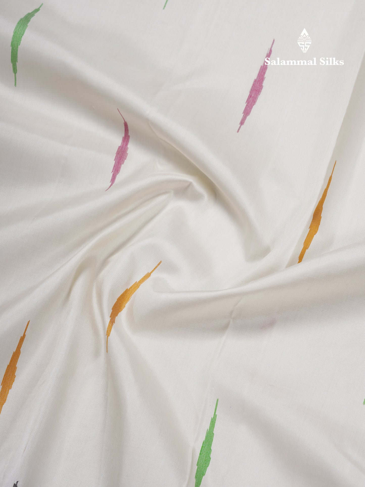 Korvai 8Kol White Multicolour Malli Moggu Pure Kanjivaram Silk Saree With Contrast Black Traditional Temple Border