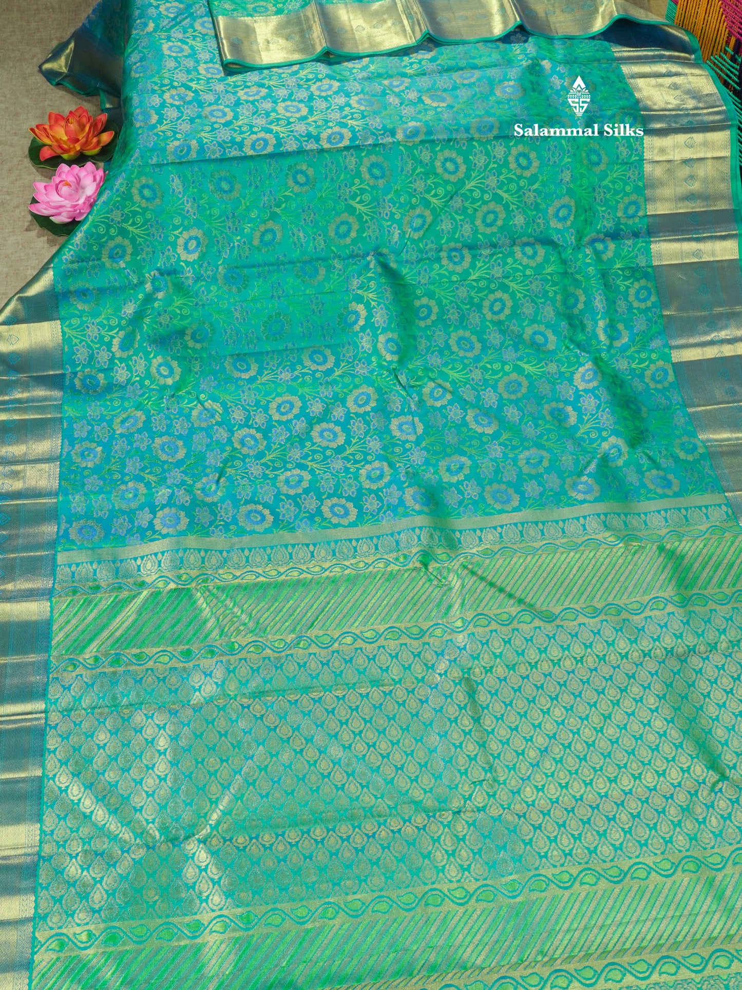 Peacock Green Pure Kanjivaram Silk Saree Pure Zari (3G) with Traditional Gold Zari Border