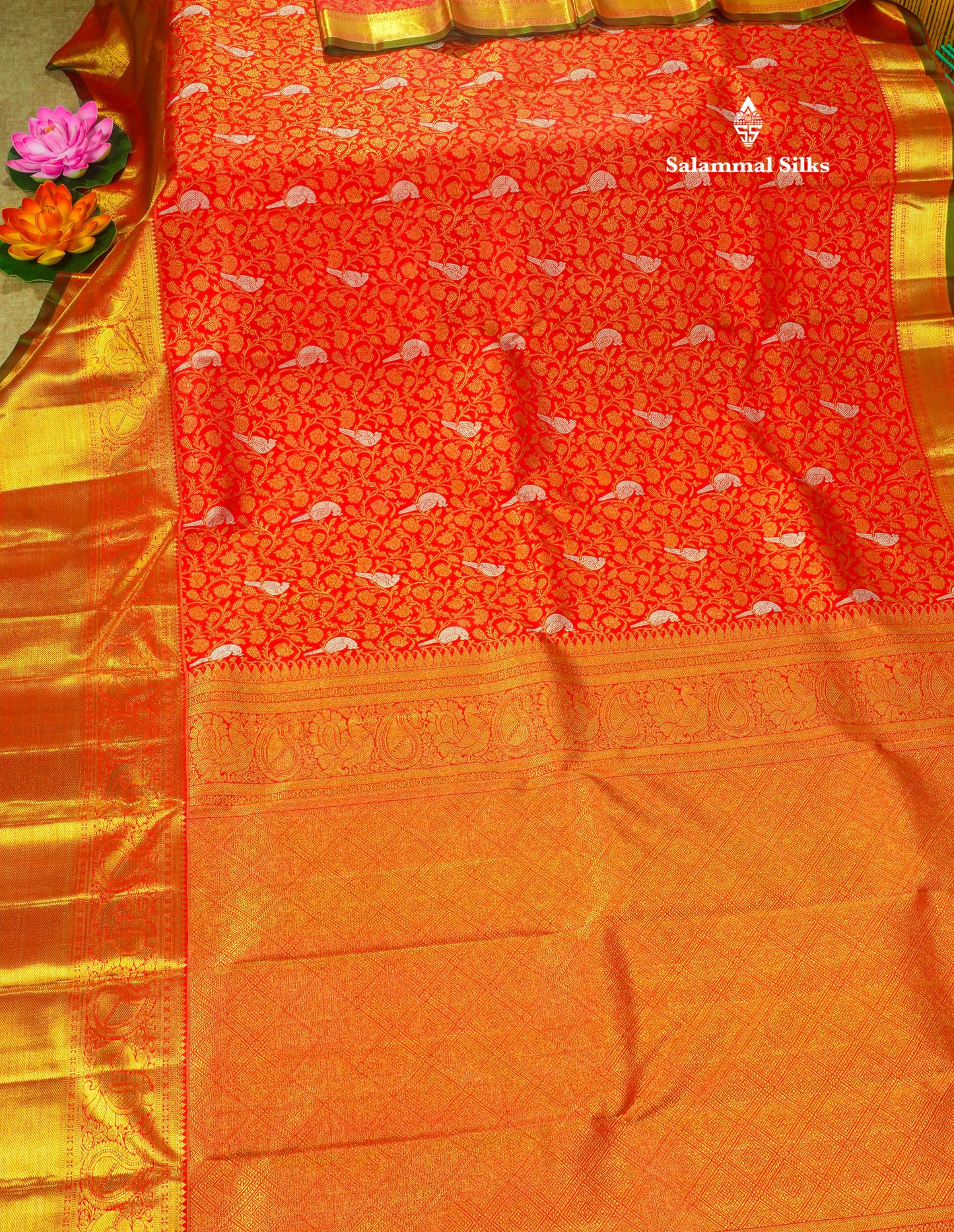 Red Pure Kanjivaram Silk Saree 4G Zari With Contrast Bottle Green Blouse