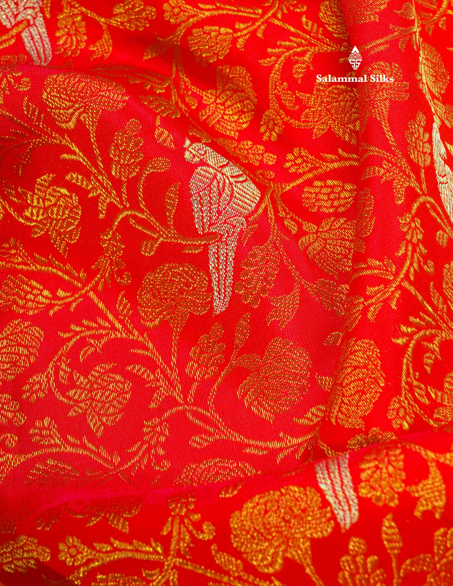 Red Pure Kanjivaram Silk Saree 4G Zari With Contrast Bottle Green Blouse