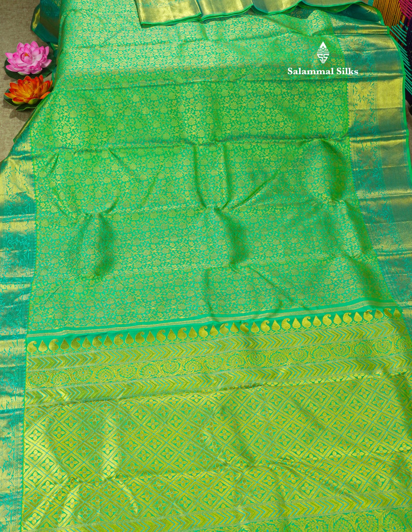 Parrot Green Pure Kanjivaram 2G Zari Silk Saree With Contrast Rexona Green Border