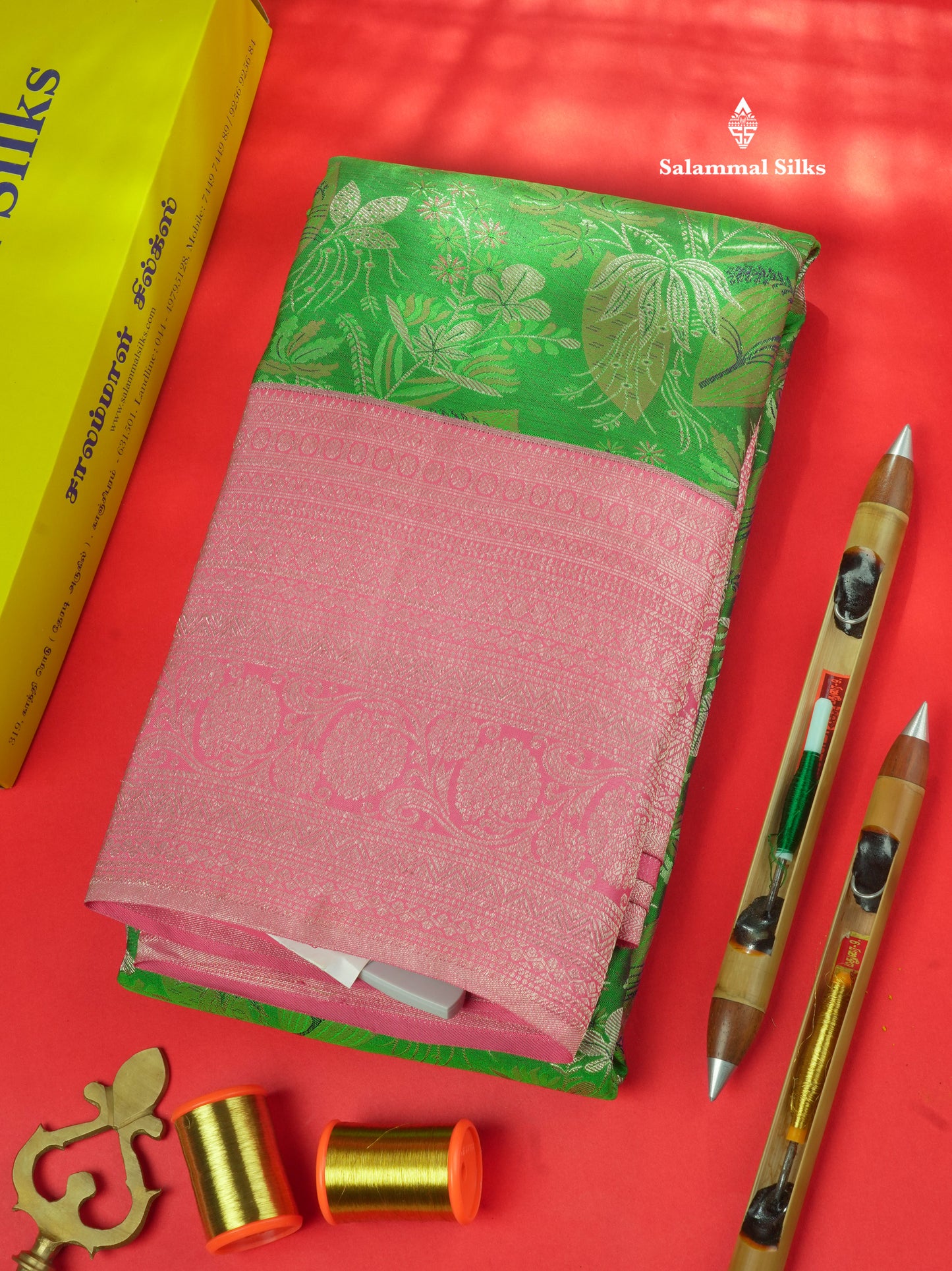 Green Colour Pure Kanjivaram Silk Saree With Onion Pink Border
