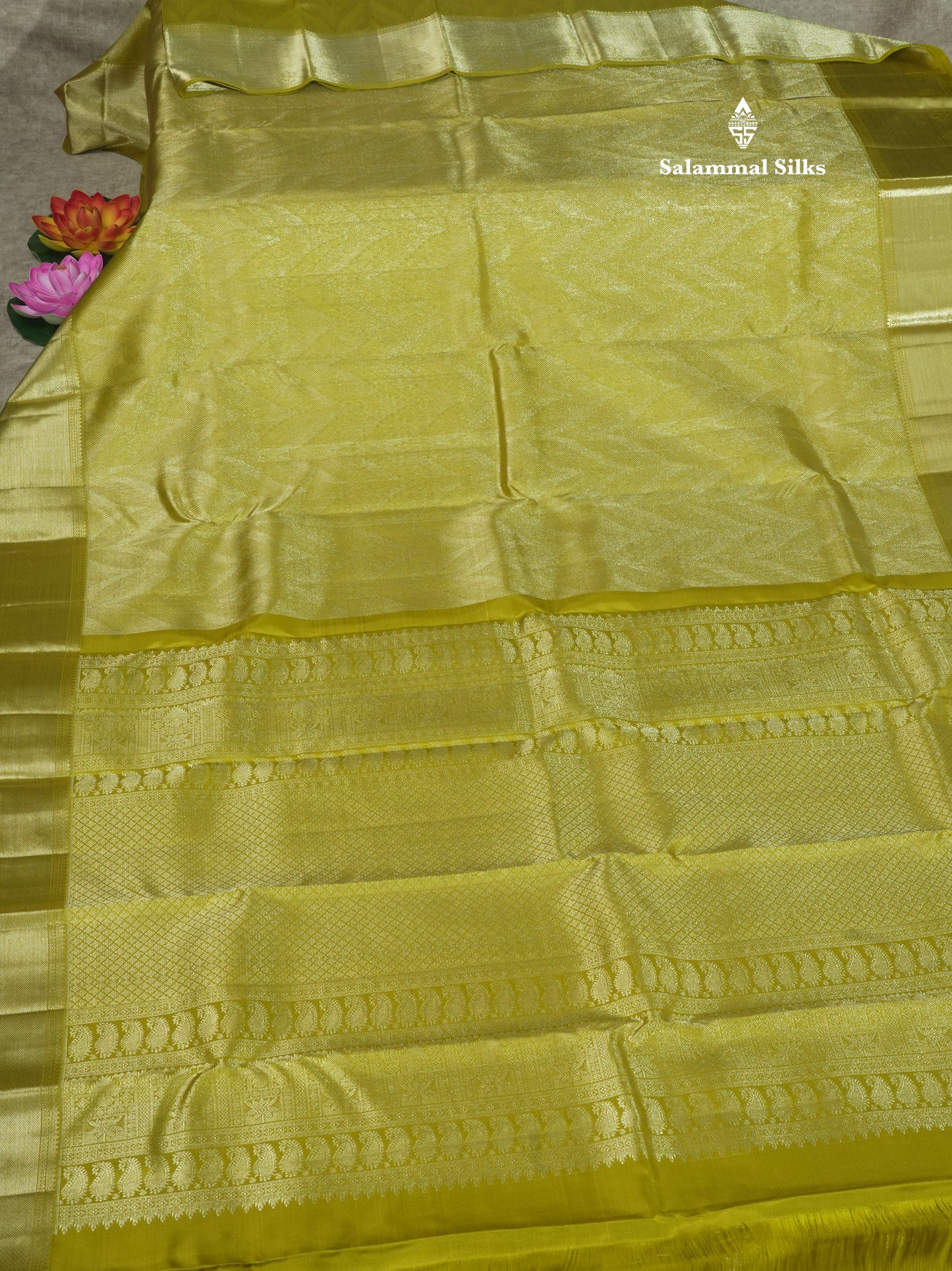 Manthulir Green Pure Kanjivaram Silk Saree With Gold Zari Border