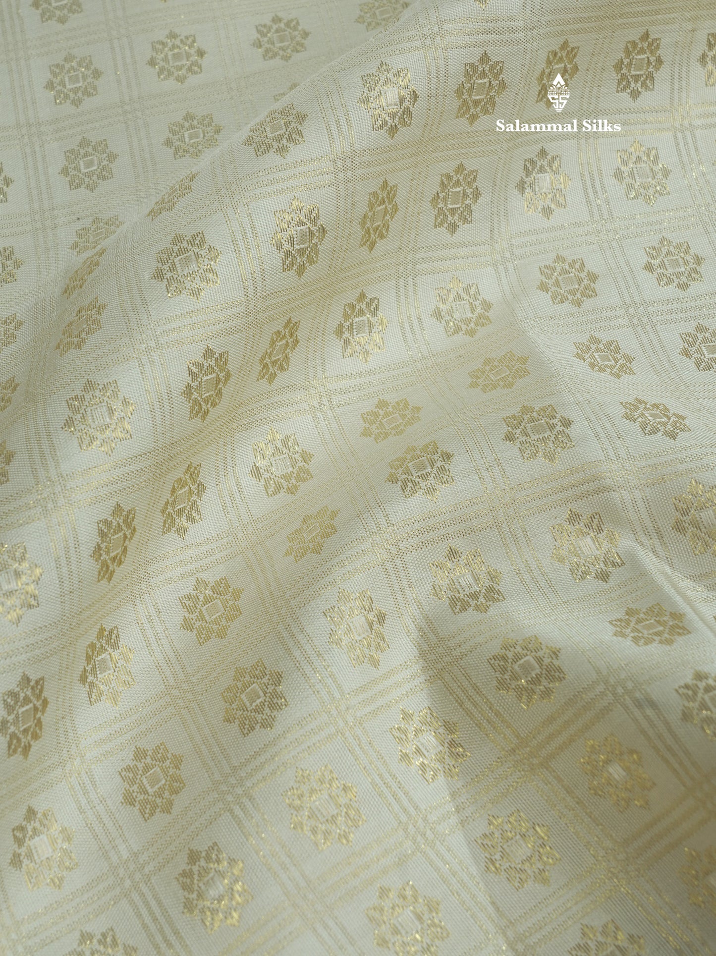 Beautiful White Pure Kanjivaram Silk Saree (2G) Zari With Korvai Red Border