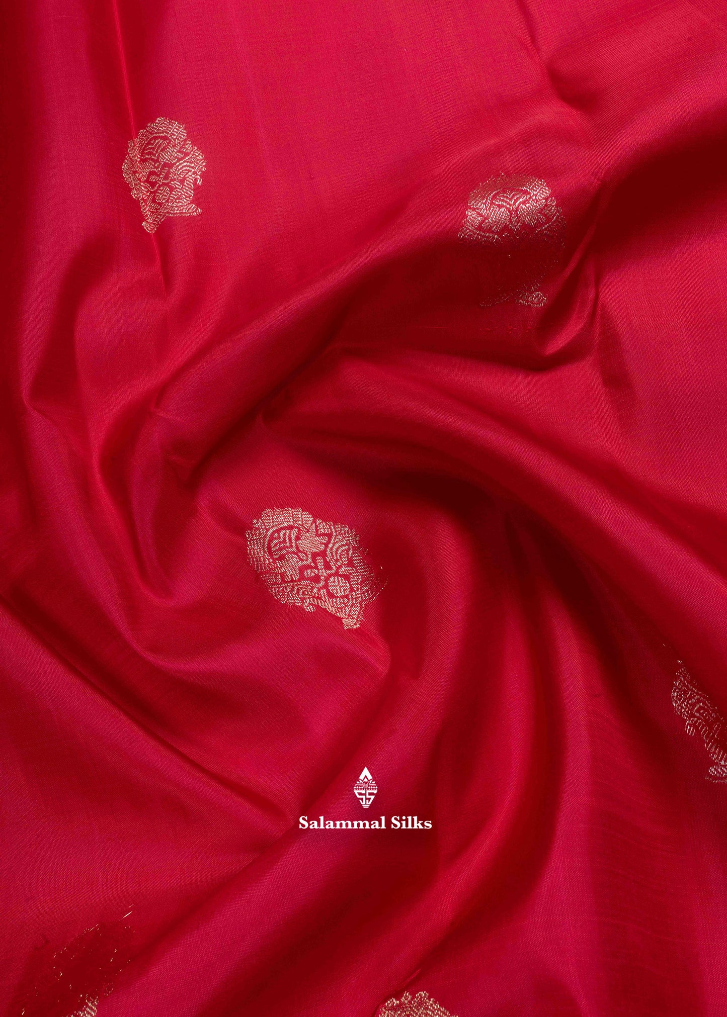 Kanjivaram Chilly Red Pure Silk Saree With Traditional Gold Zari Border