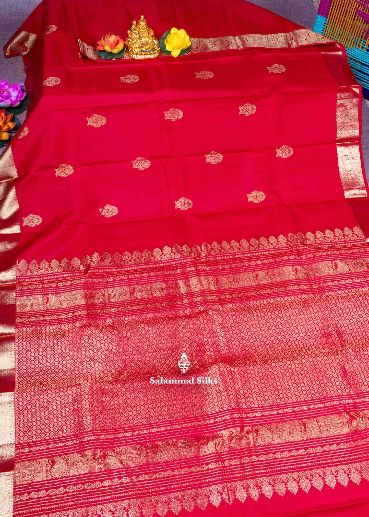 Kanjivaram Chilly Red Pure Silk Saree With Traditional Gold Zari Border