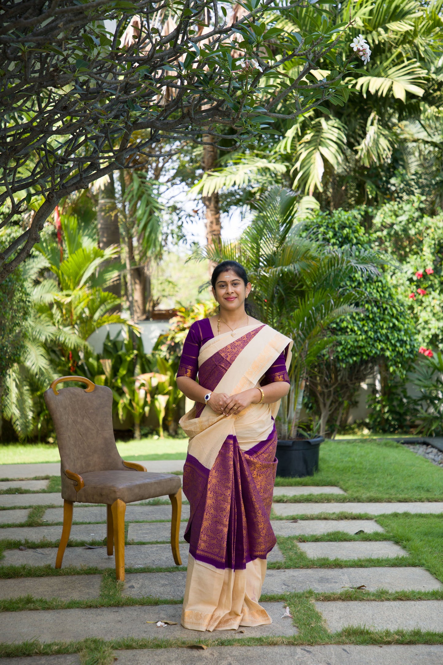 Beautiful Violet Vanasingaram Traditional Sungudi Cotton Saree With Contrast Cream Gap Border